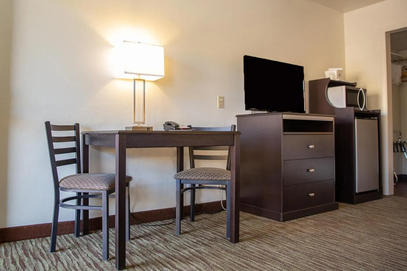 Seating area in Villa Motel at Manitou Springs