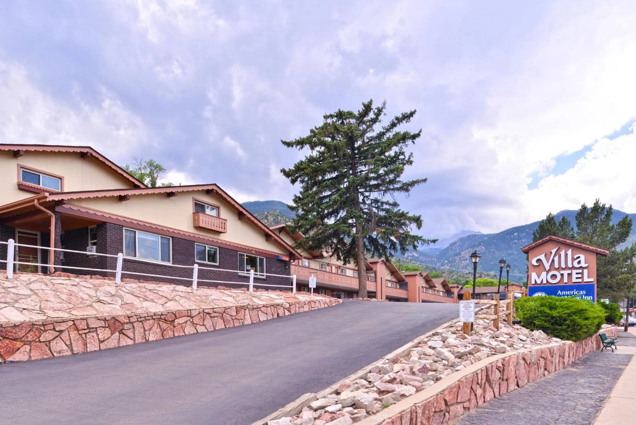 Property building in Villa Motel at Manitou Springs