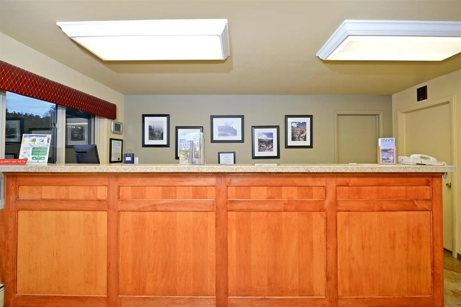 Lobby or reception in Villa Motel at Manitou Springs