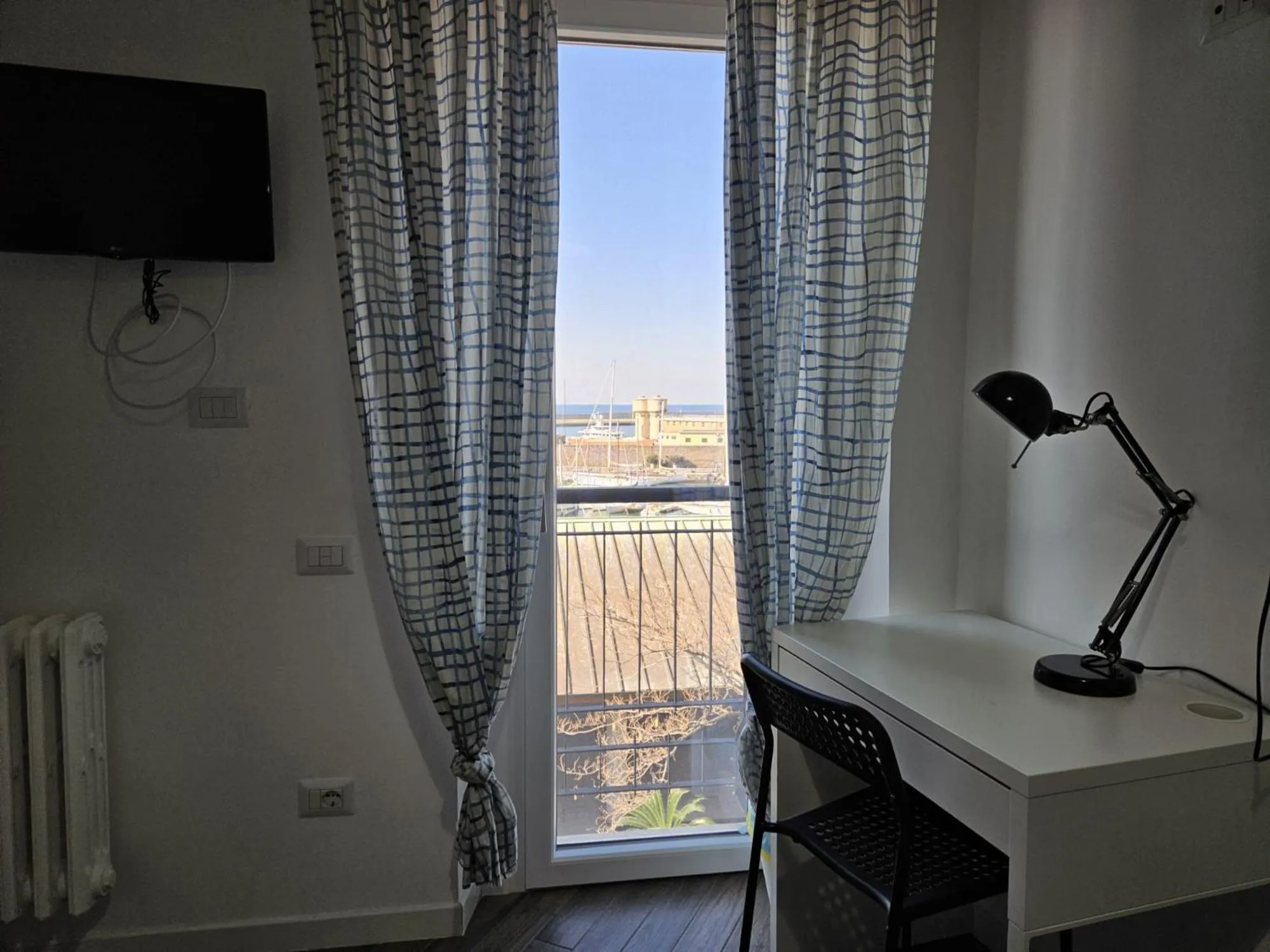 TV and multimedia in Be Your Home - Guest House Colors