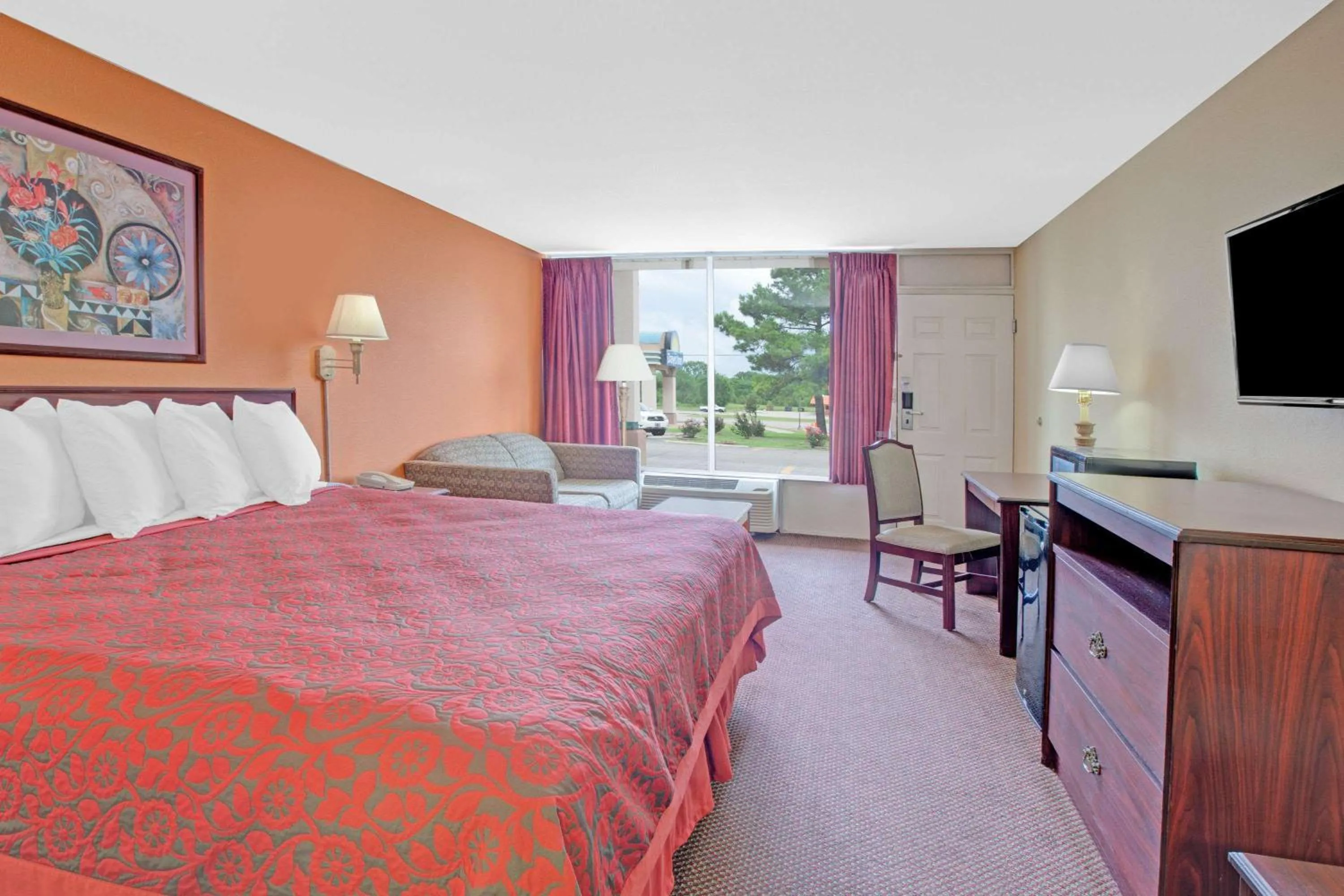 Photo of the whole room, Bed in Days Inn by Wyndham Okemah