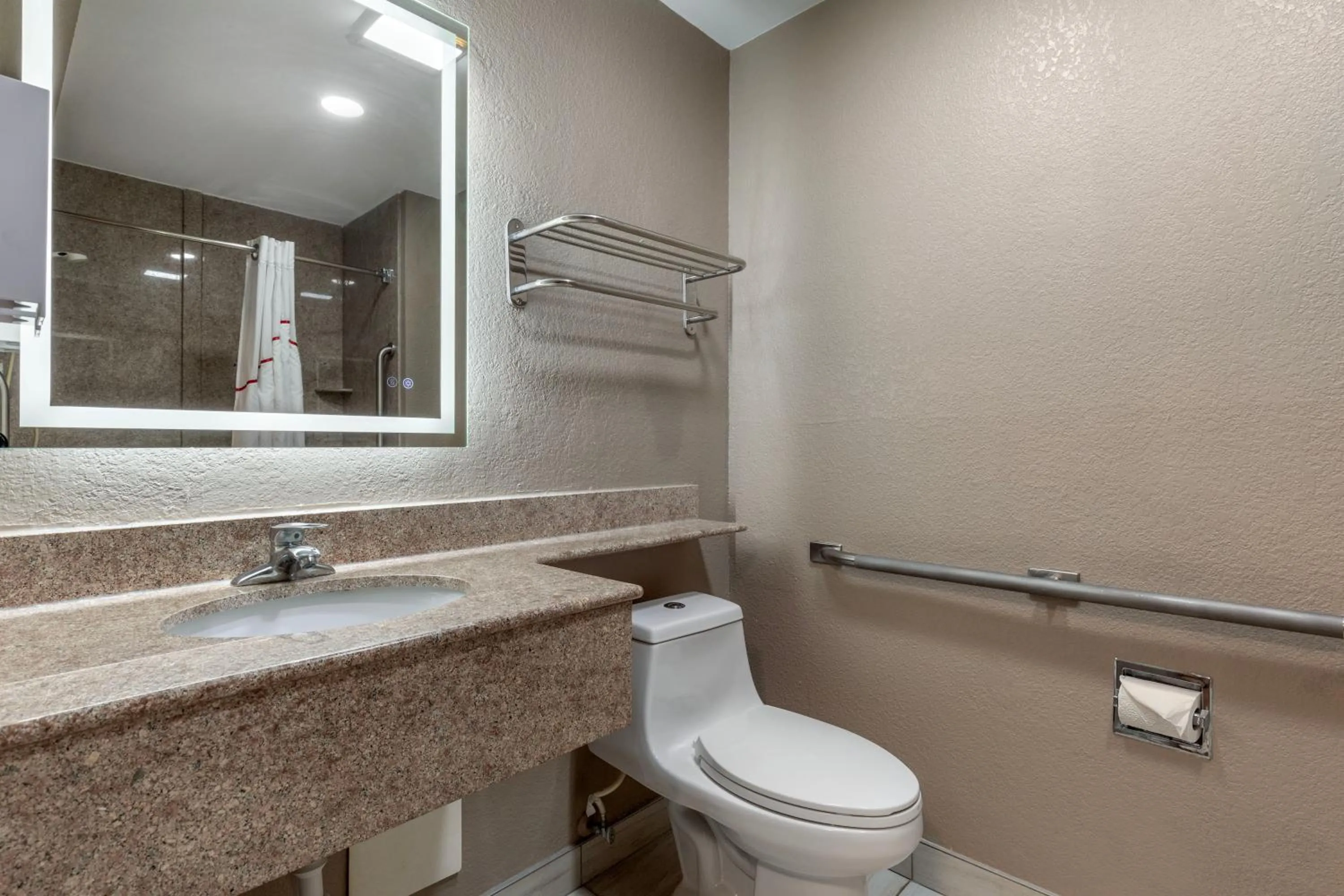 Bathroom in Red Roof Inn Suffolk