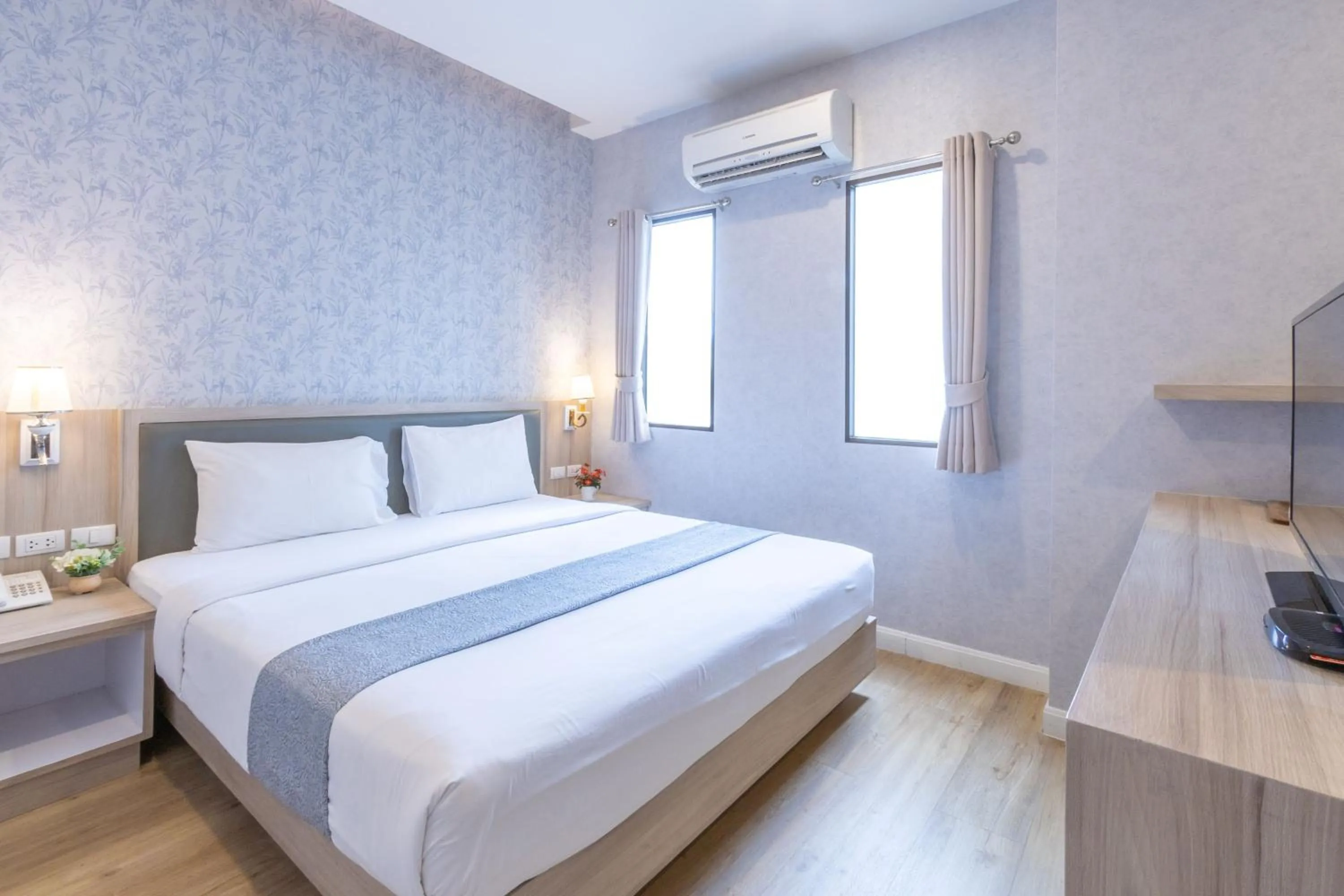 Photo of the whole room, Bed in Leela Orchid Hotel