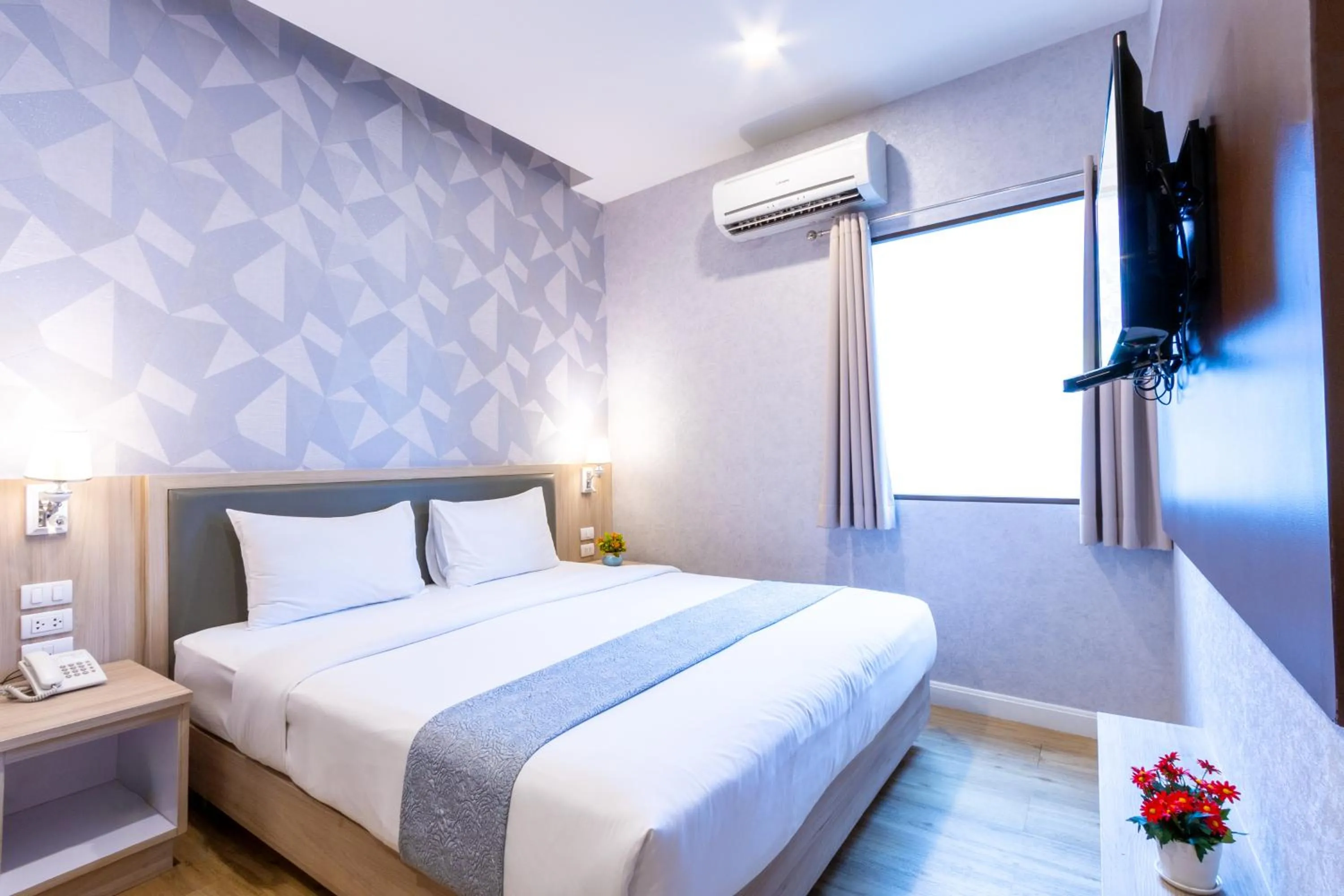 Bedroom, Bed in Leela Orchid Hotel