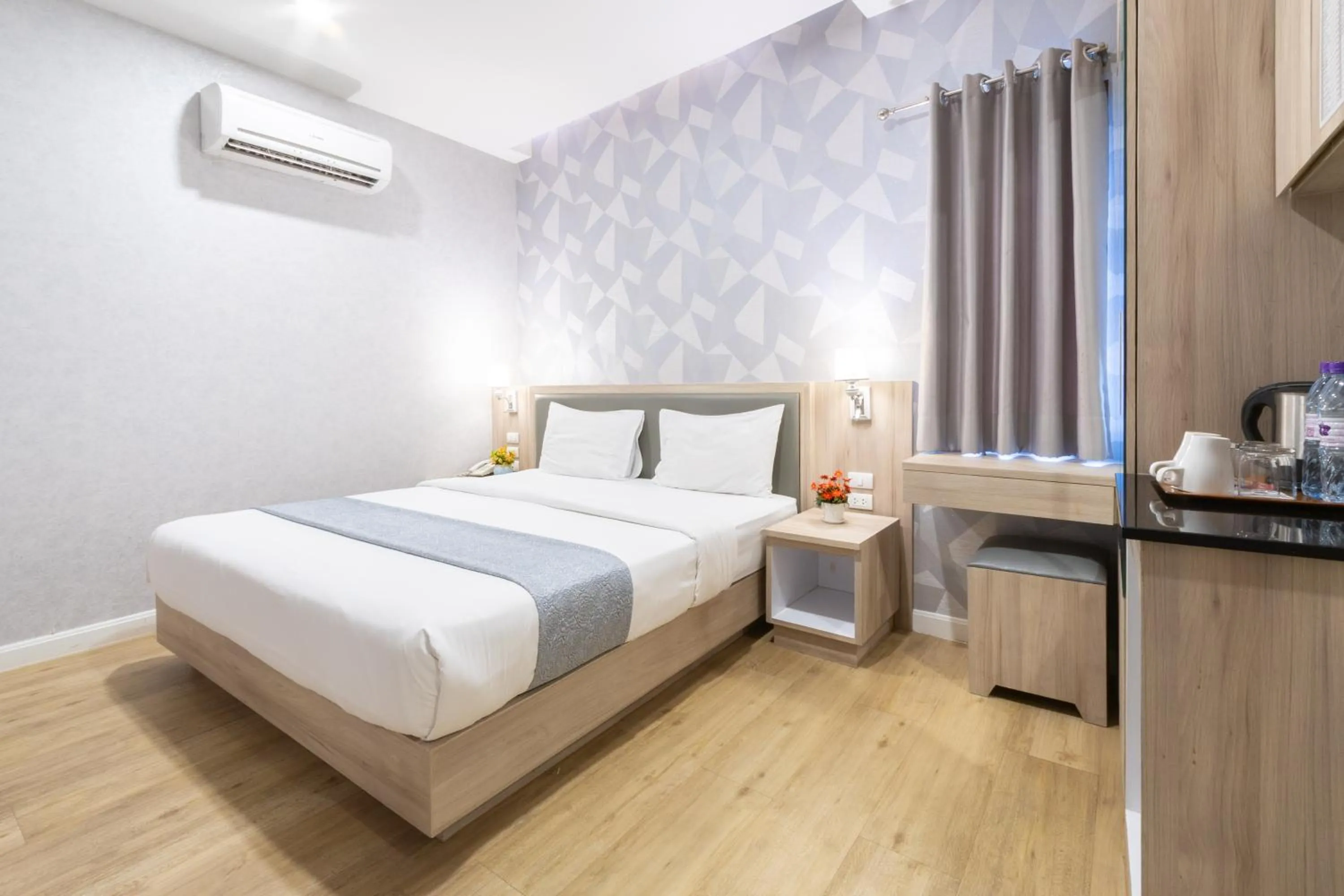 Bedroom, Bed in Leela Orchid Hotel