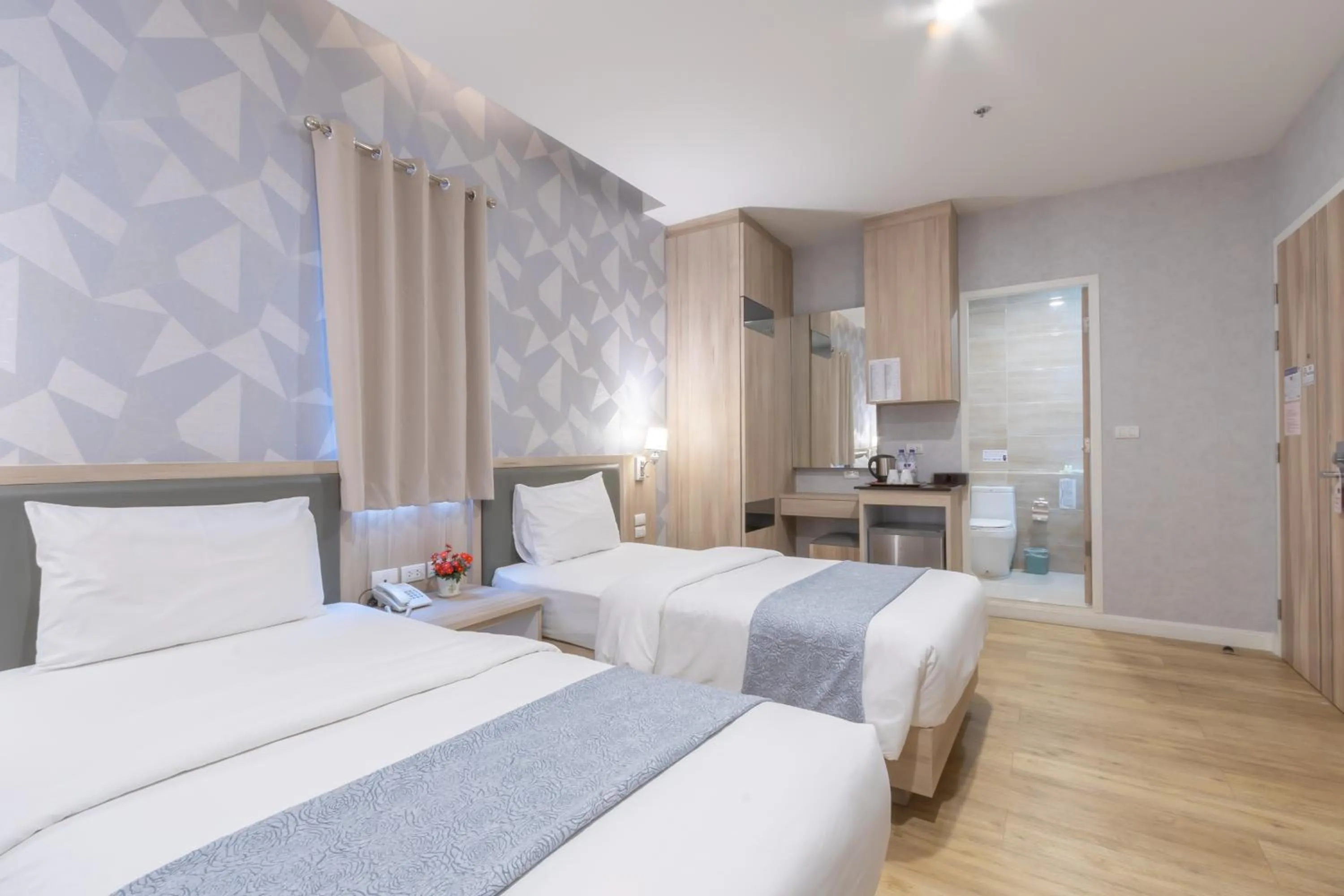 Bedroom, Bed in Leela Orchid Hotel