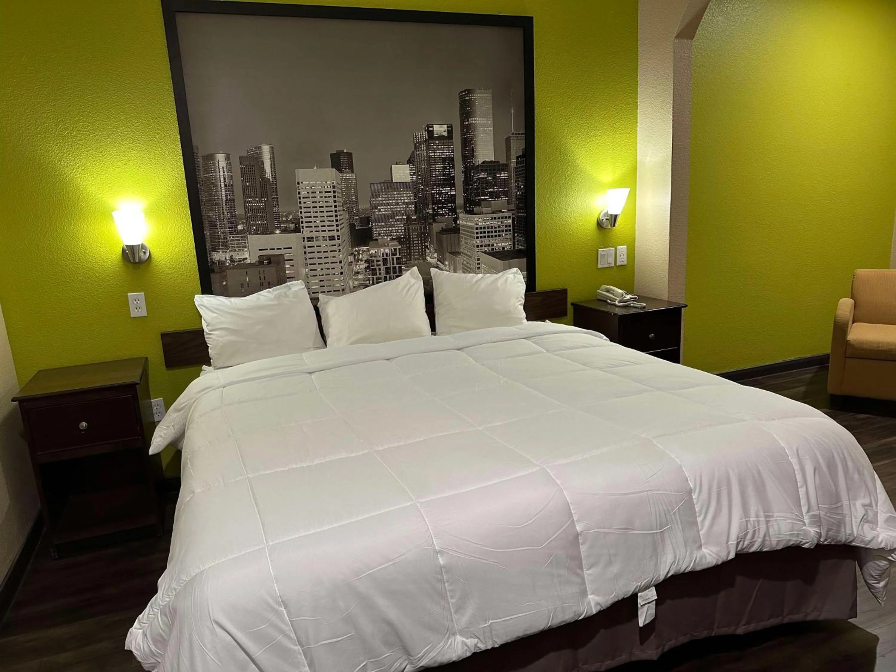 Bedroom, Bed in Super 8 by Wyndham Intercontinental Houston TX