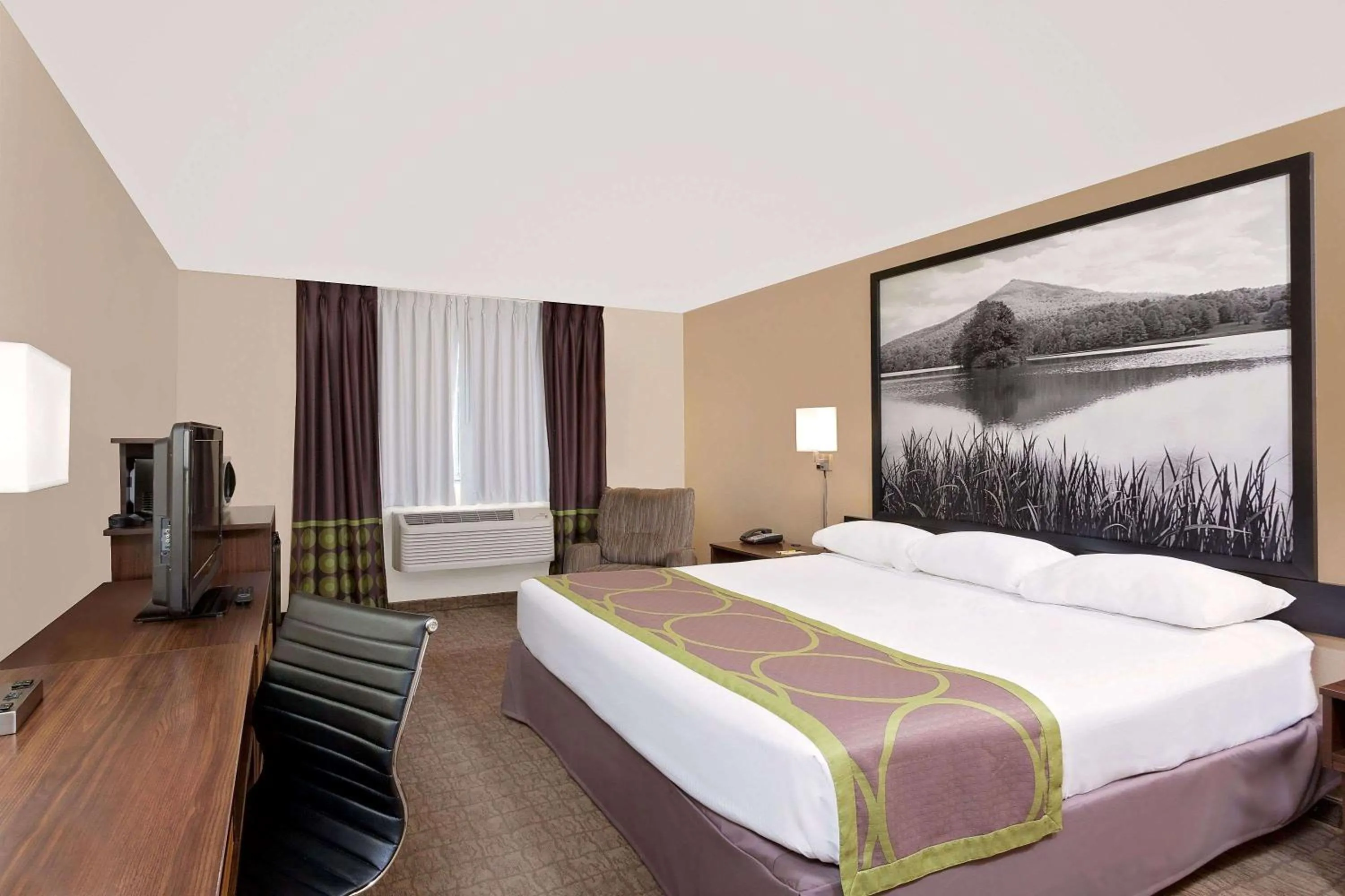 Photo of the whole room, Bed in Super 8 by Wyndham Lebanon