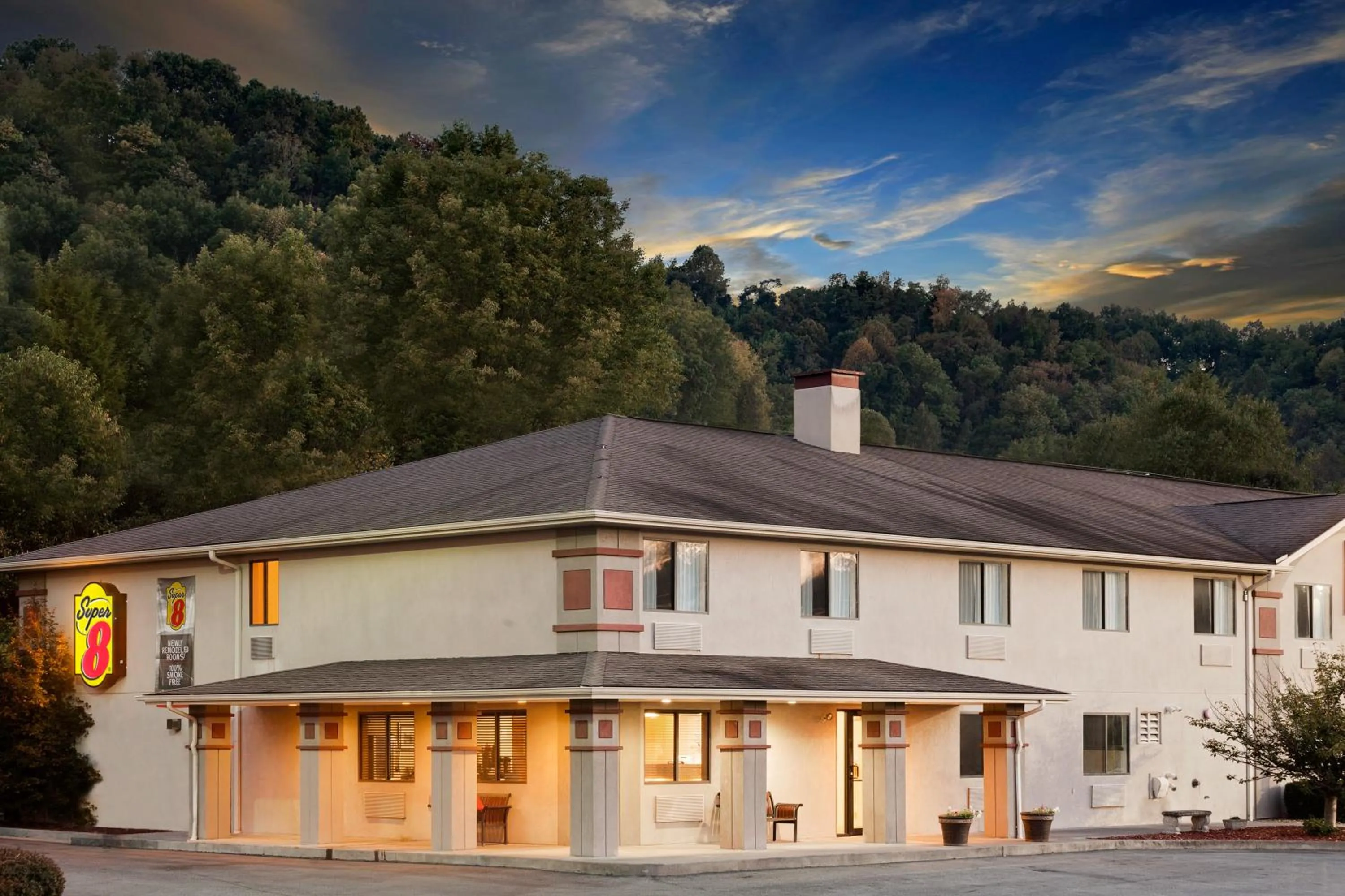 Super 8 by Wyndham Lebanon