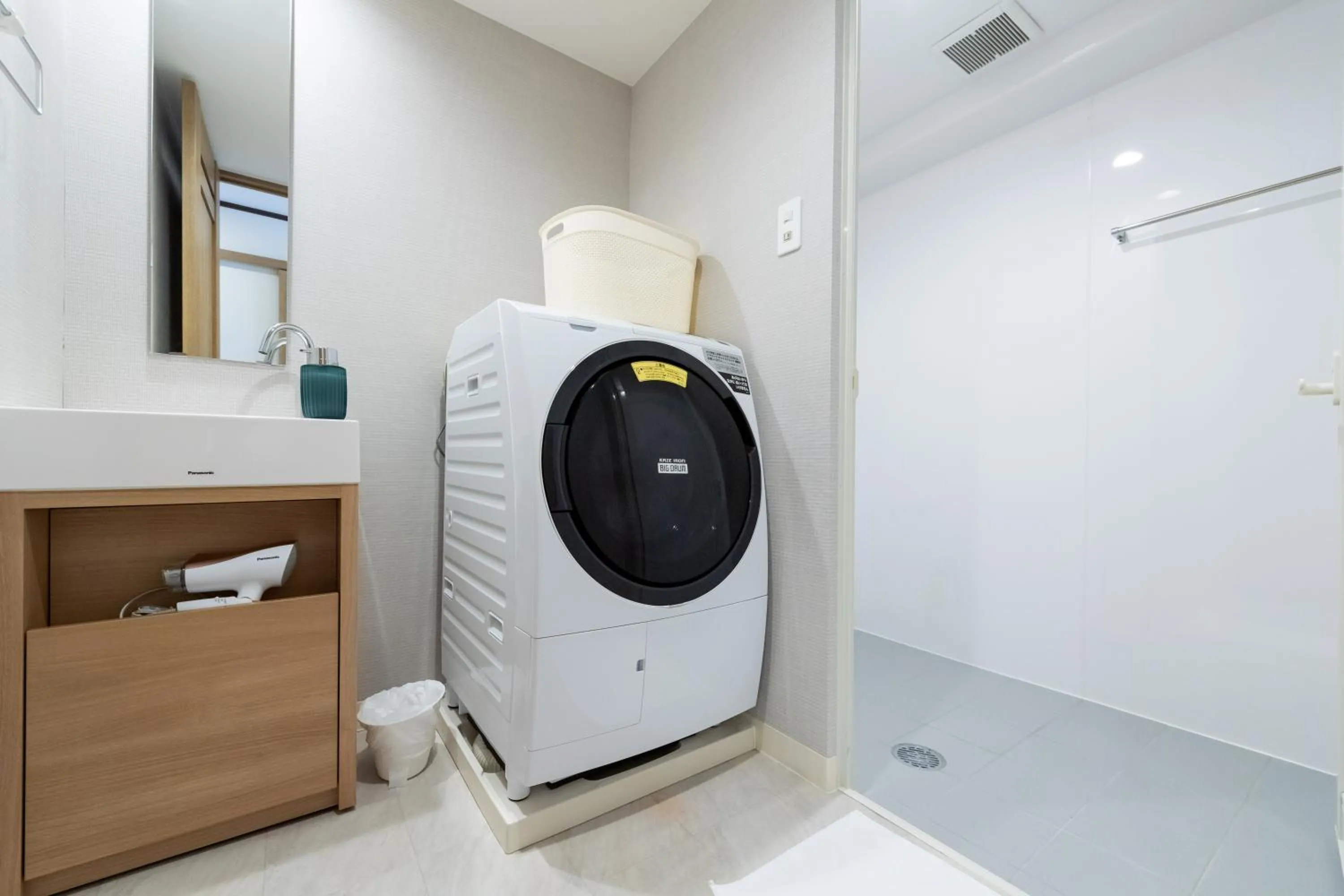 Area and facilities in Little Santa