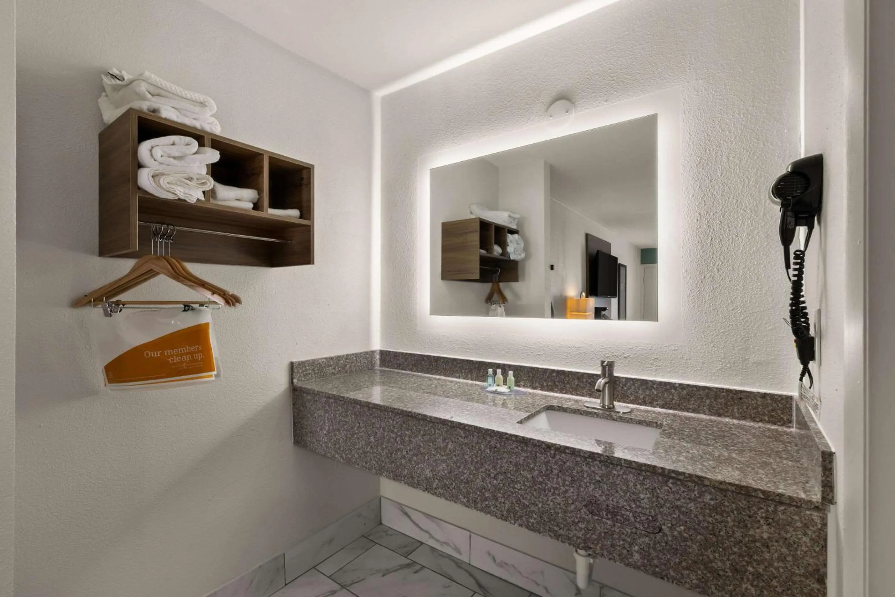 Bedroom in Quality Inn Monroe