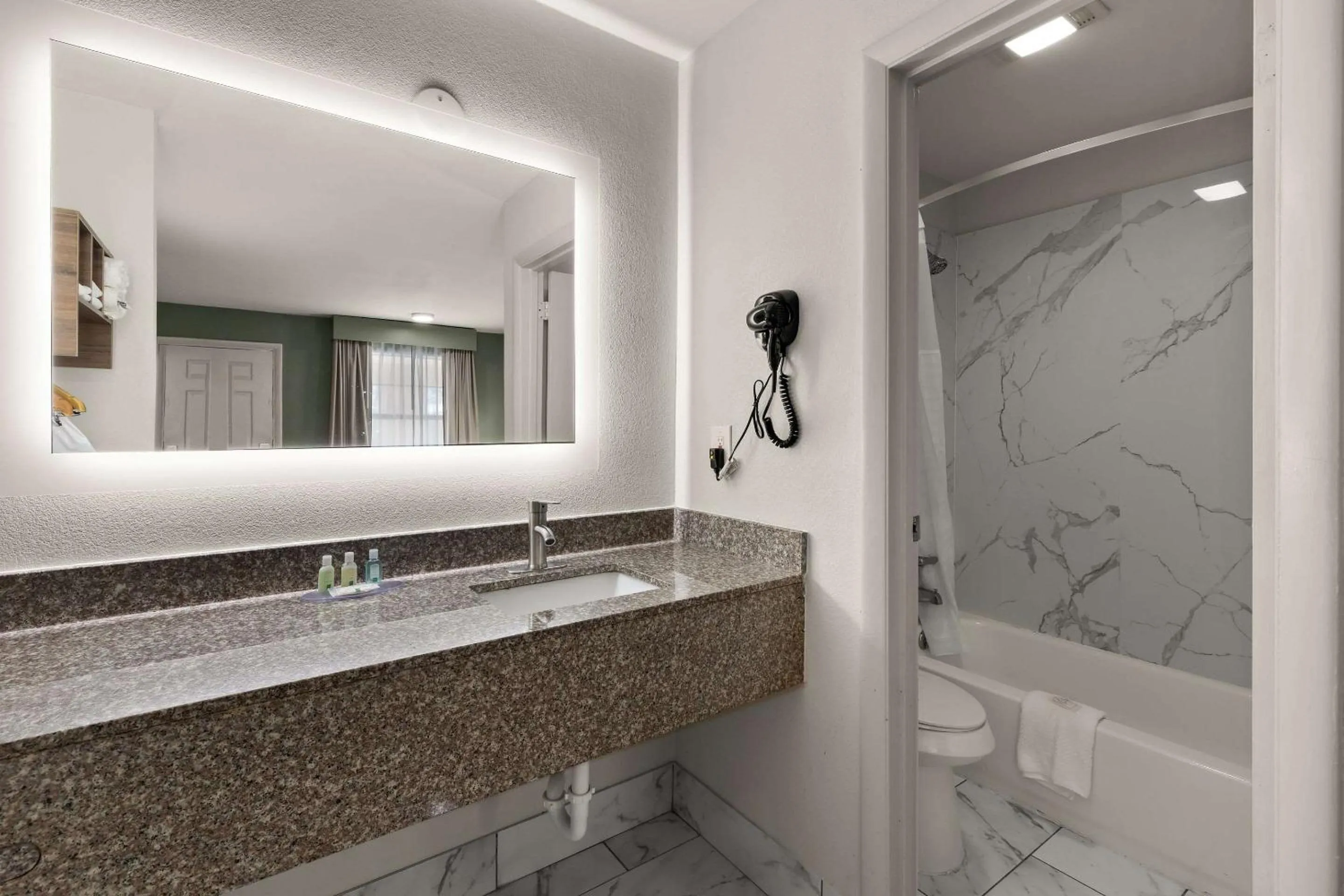 Bedroom in Quality Inn Monroe