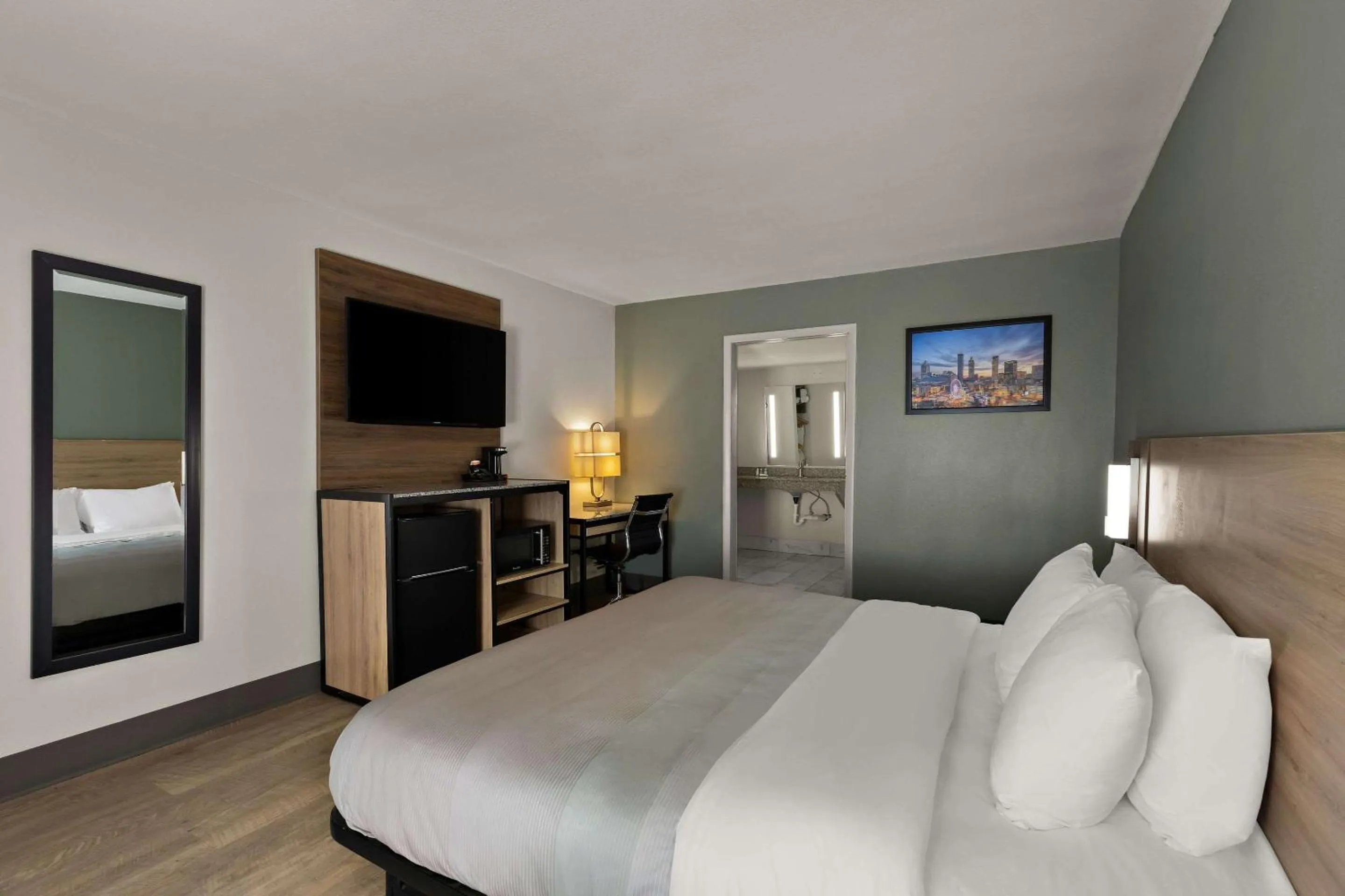 Bedroom, Bed in Quality Inn Monroe