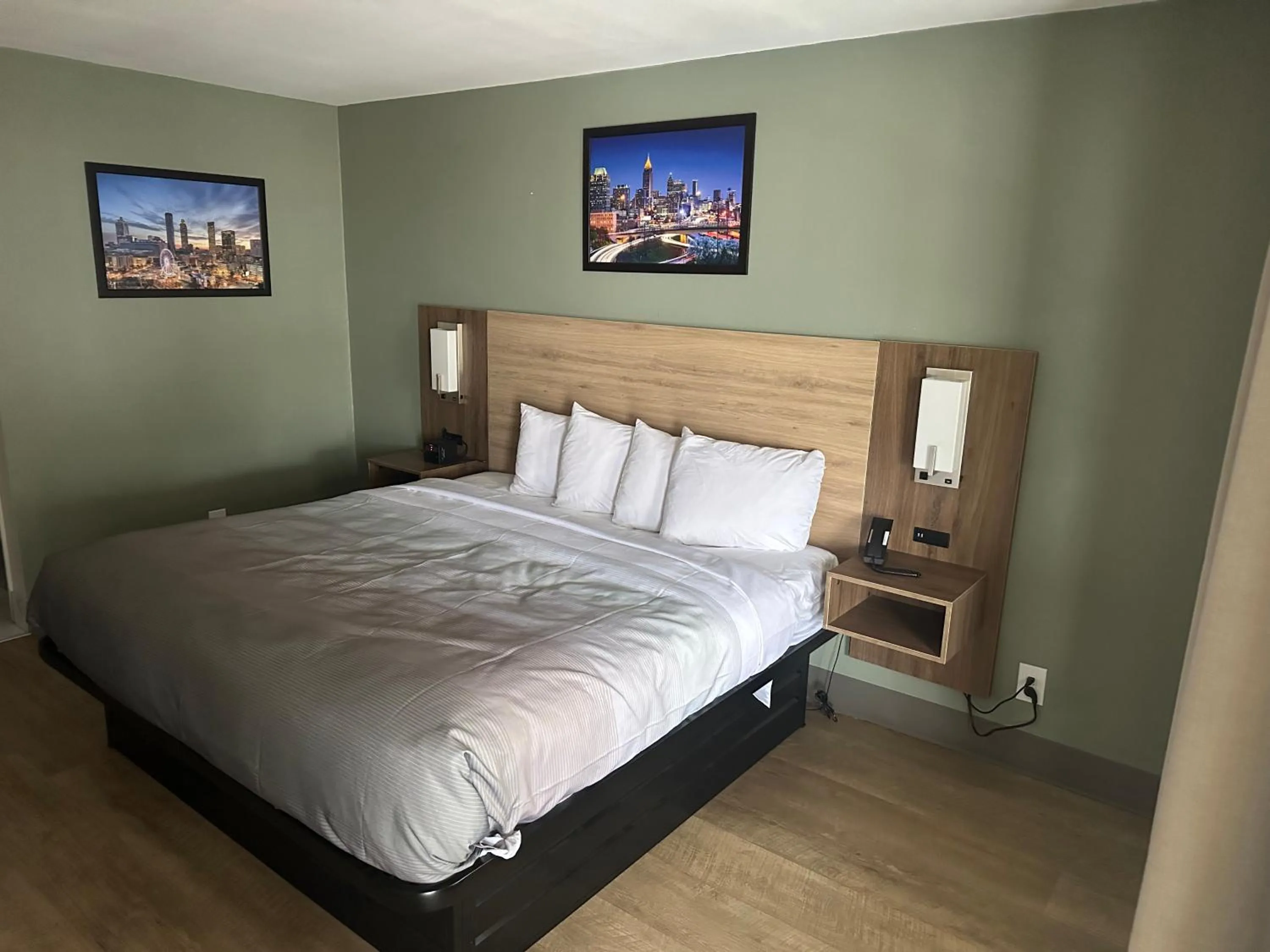 Bed in Quality Inn Monroe