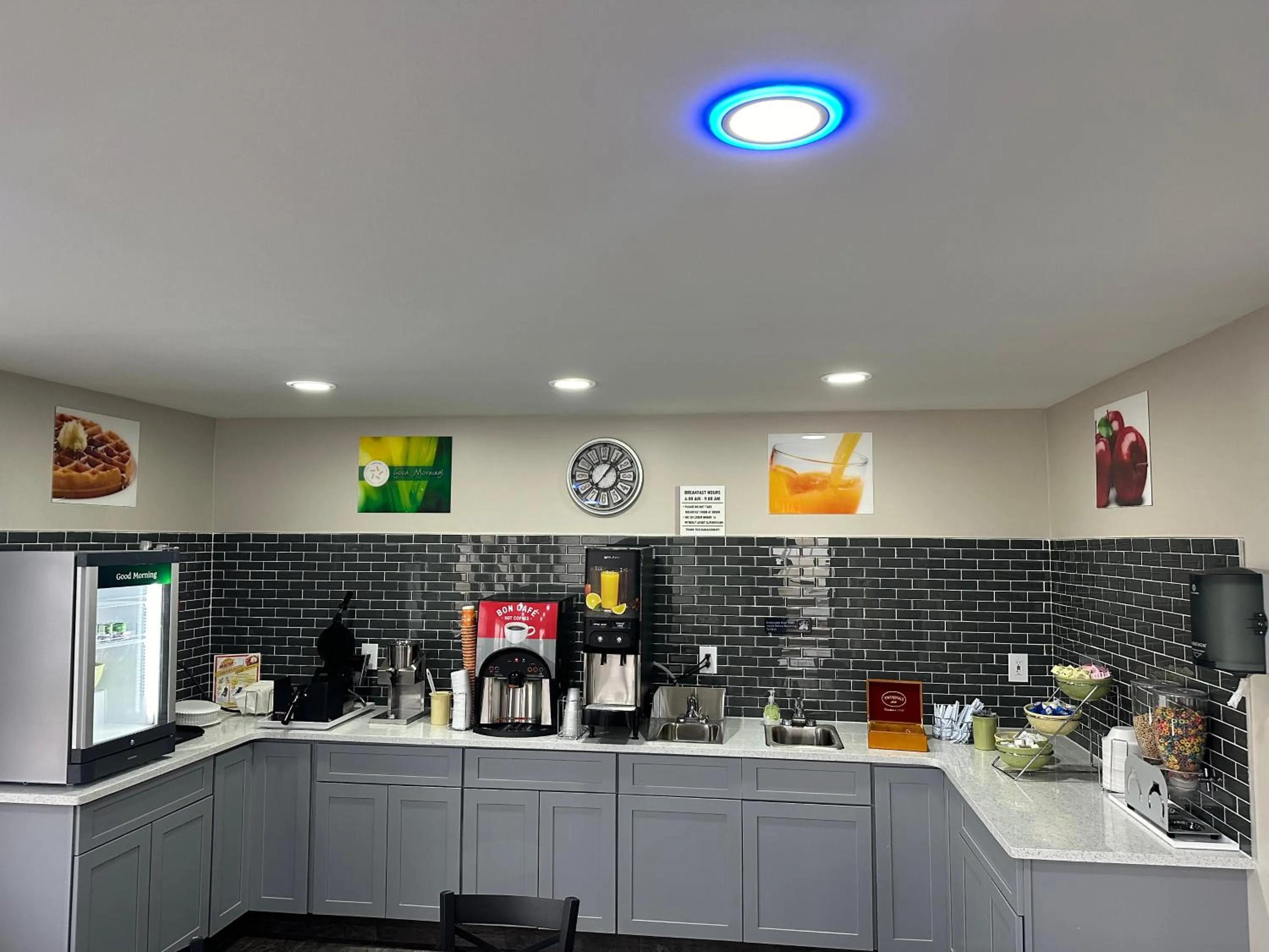 Breakfast in Quality Inn Monroe