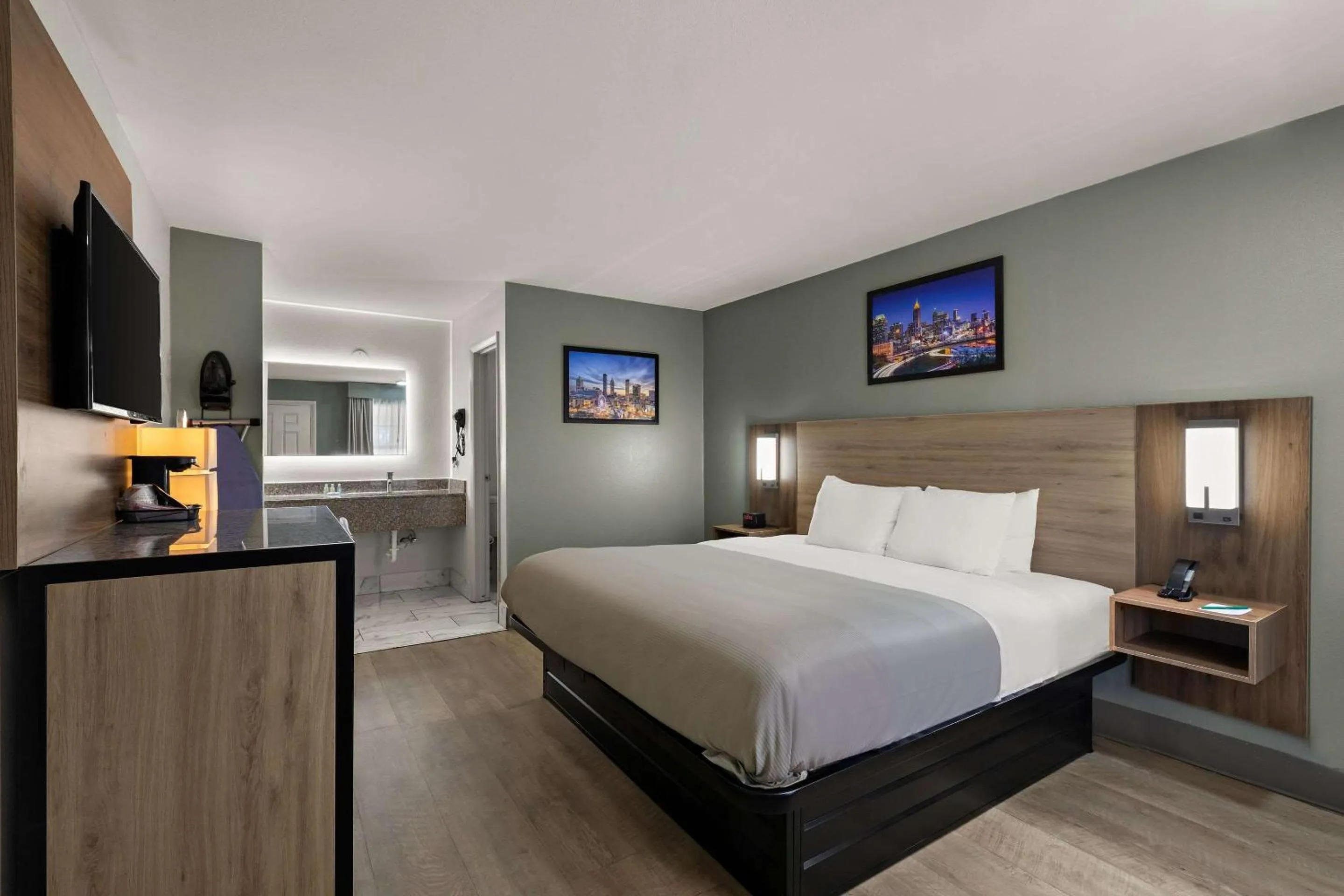 Bedroom, Bed in Quality Inn Monroe