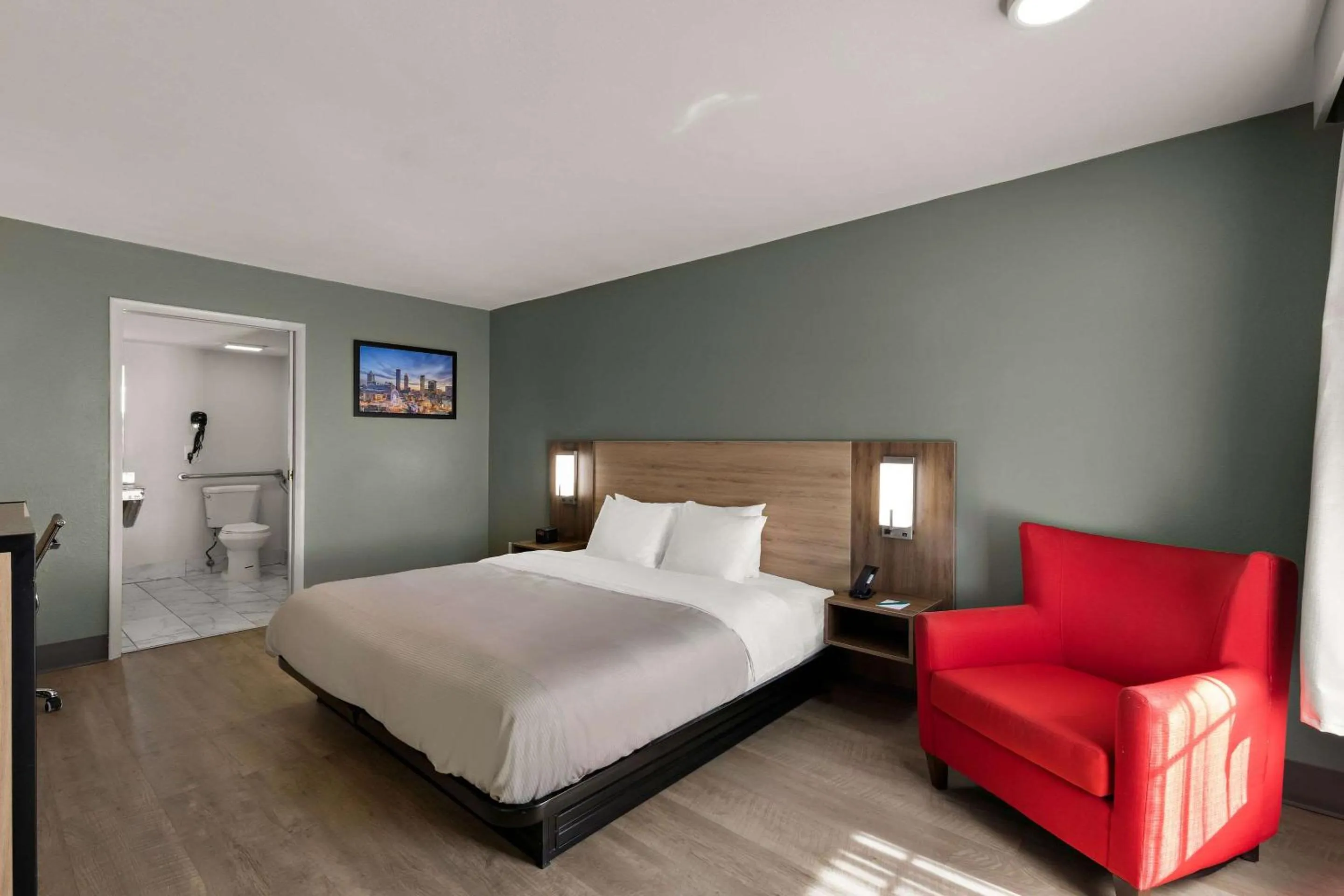 Bedroom, Bed in Quality Inn Monroe