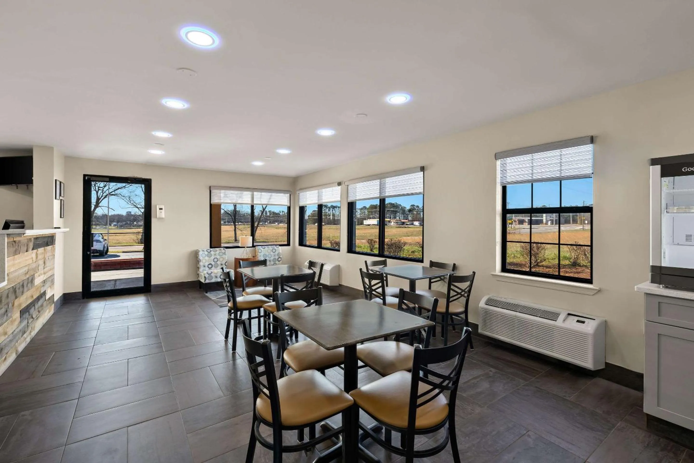 Breakfast in Quality Inn Monroe