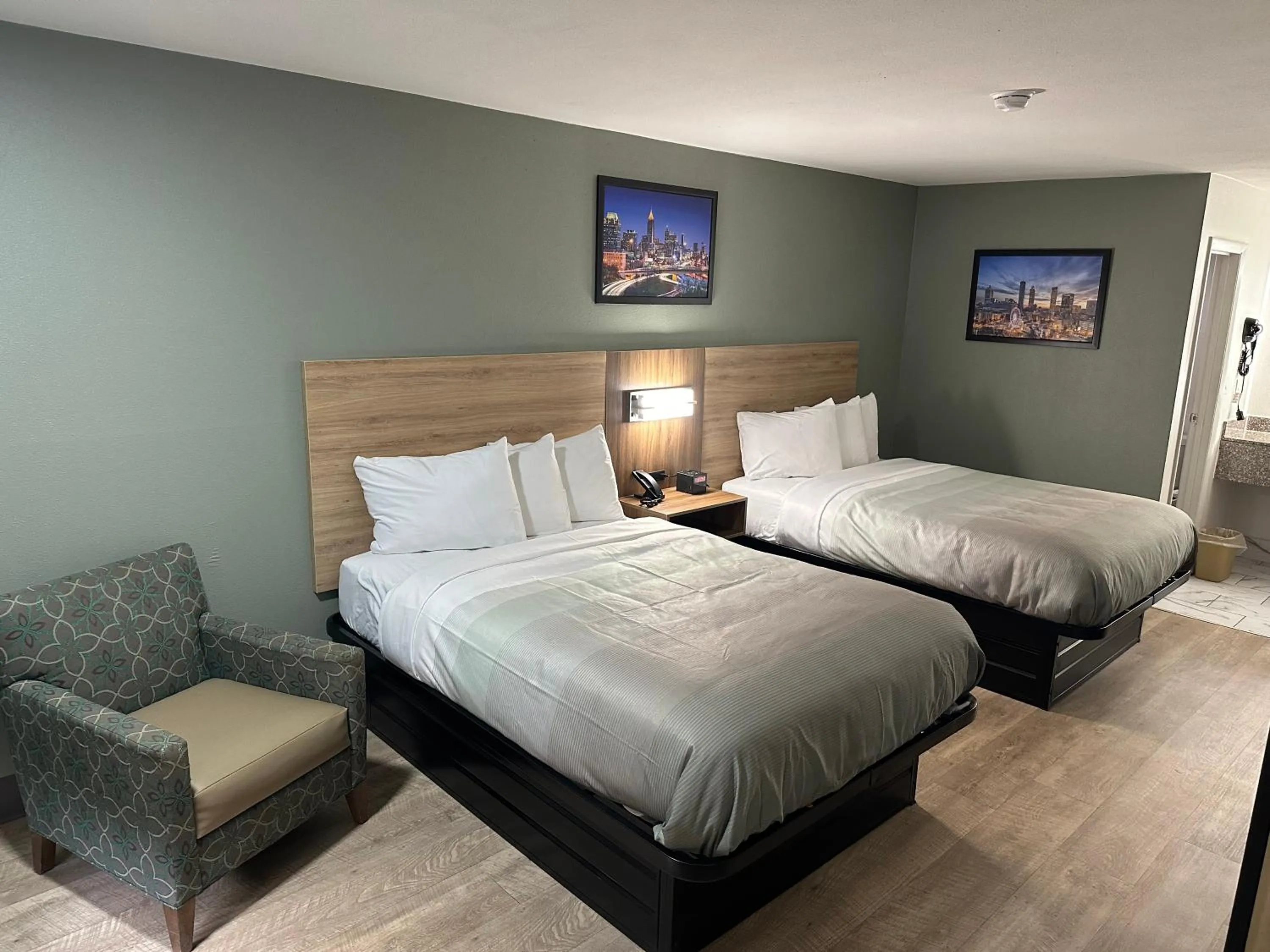 Bed in Quality Inn Monroe