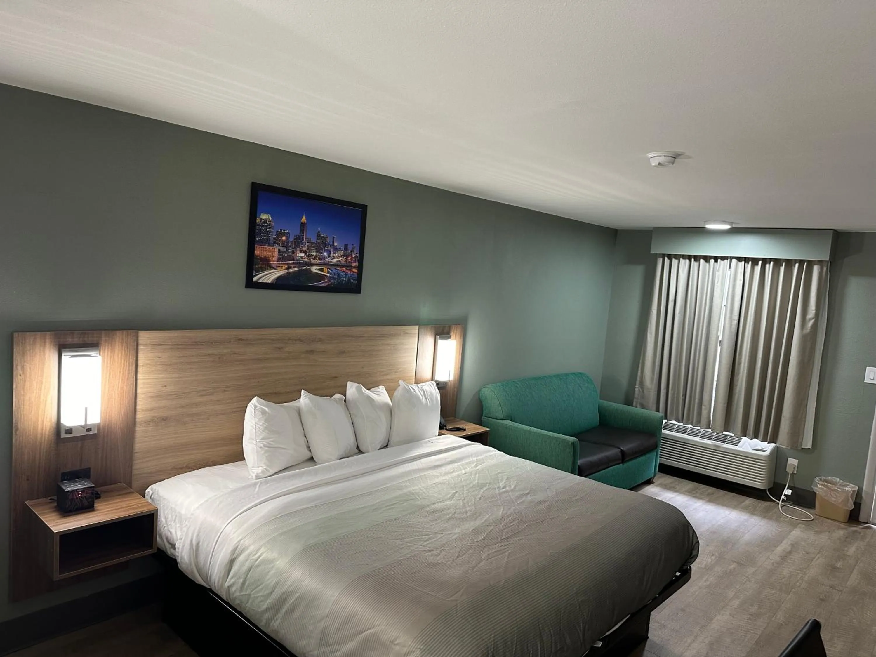 Bed in Quality Inn Monroe