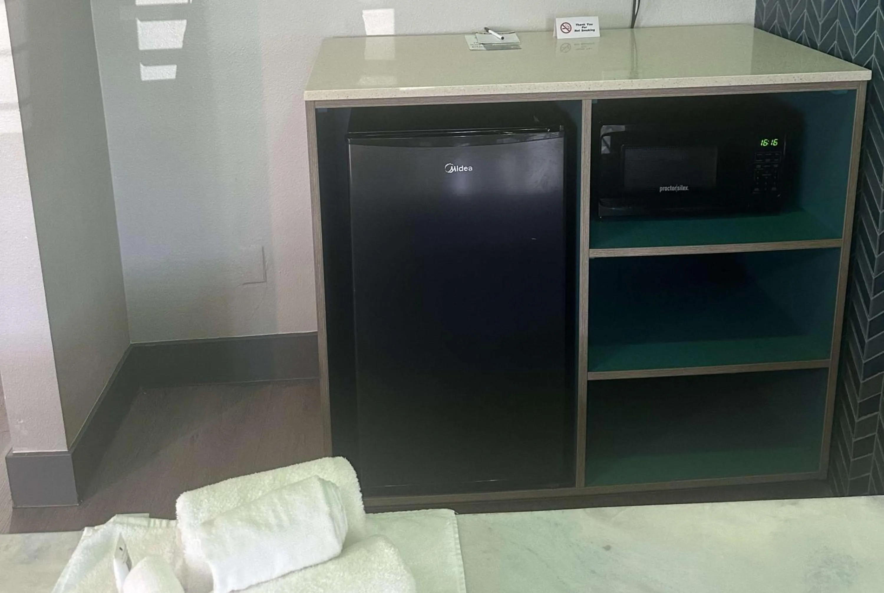 Photo of the whole room in Super 8 by Wyndham Oceanside Downtown