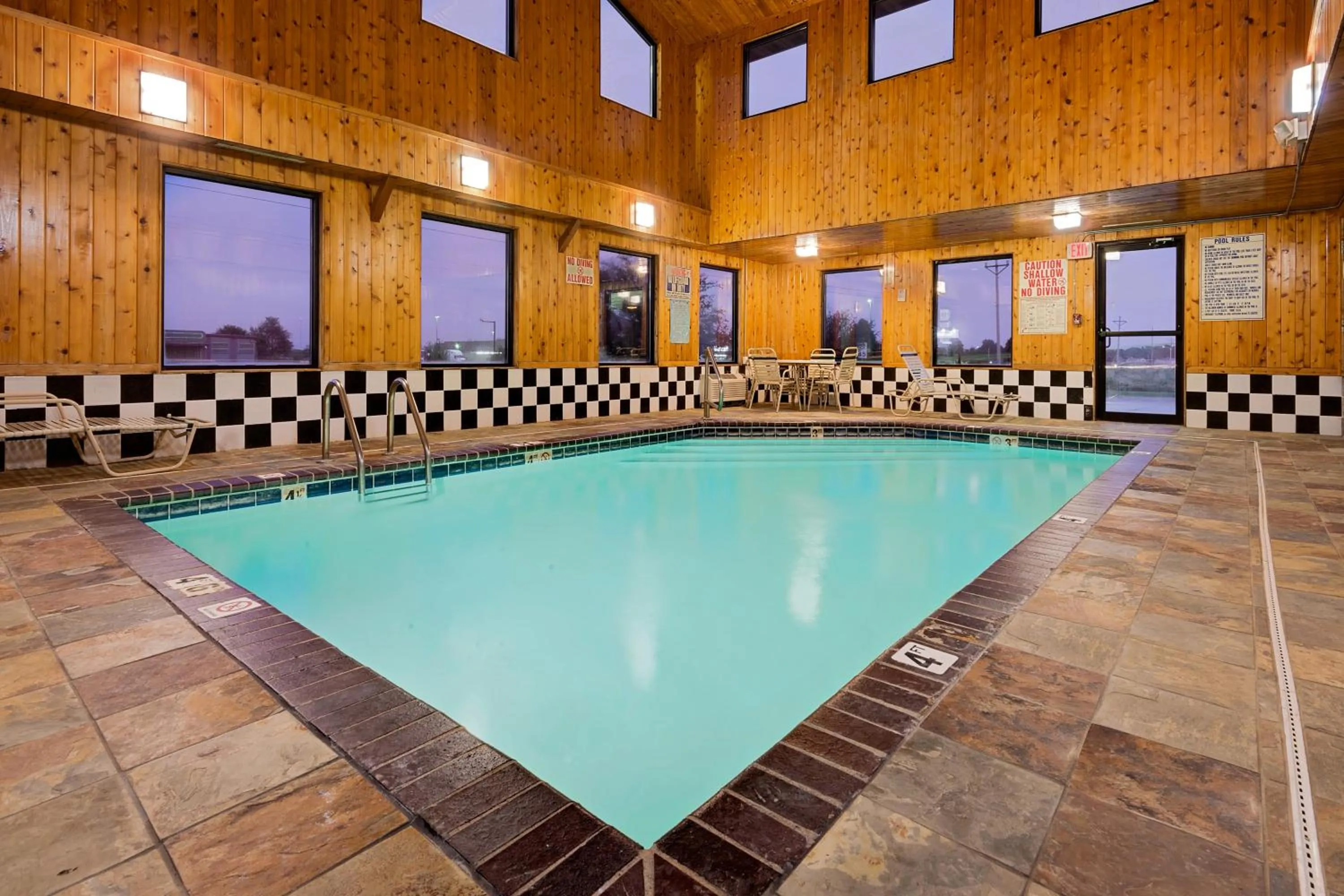 Swimming pool in Super 8 by Wyndham Iowa Falls