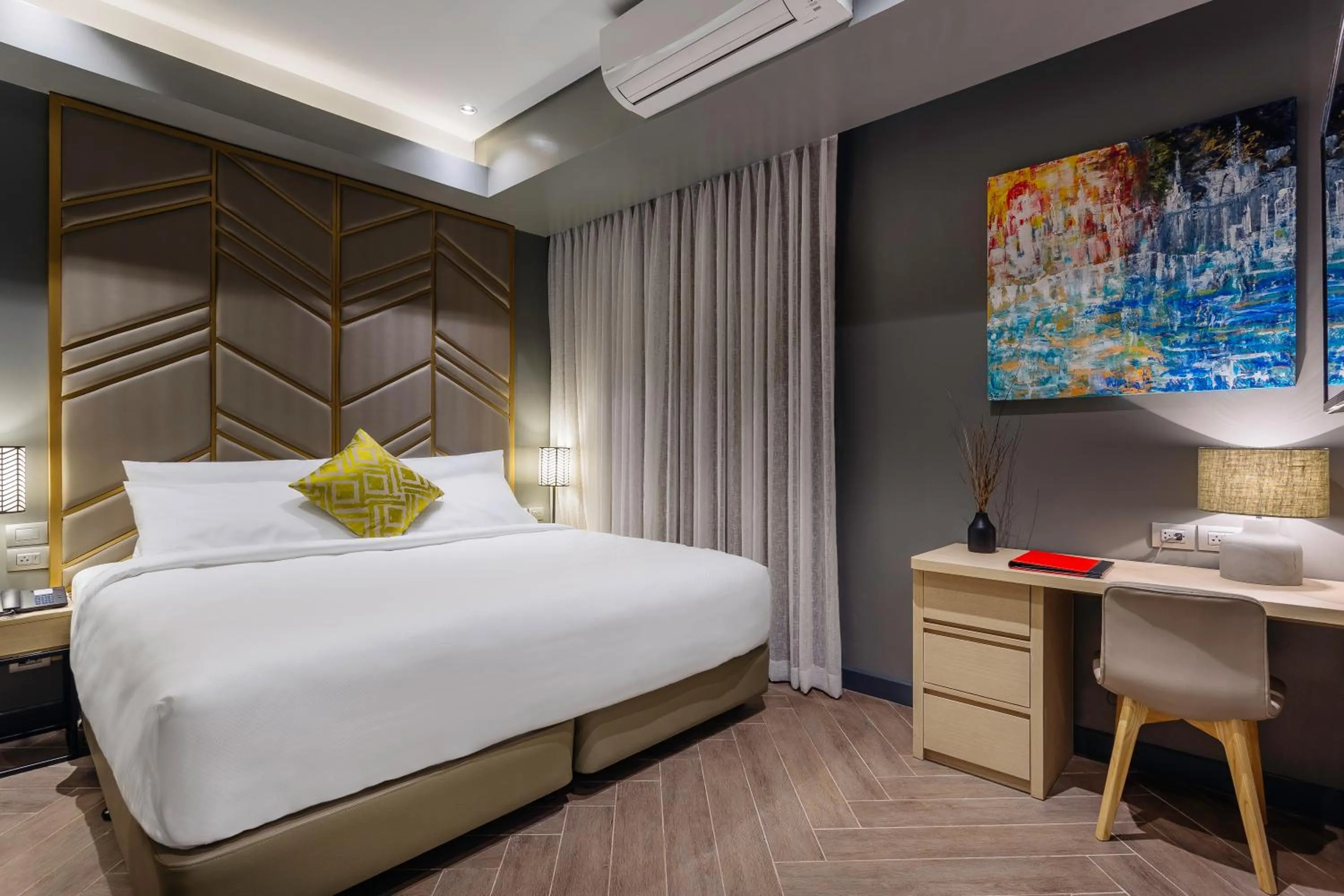 Bed in Summit Hotel Greenhills