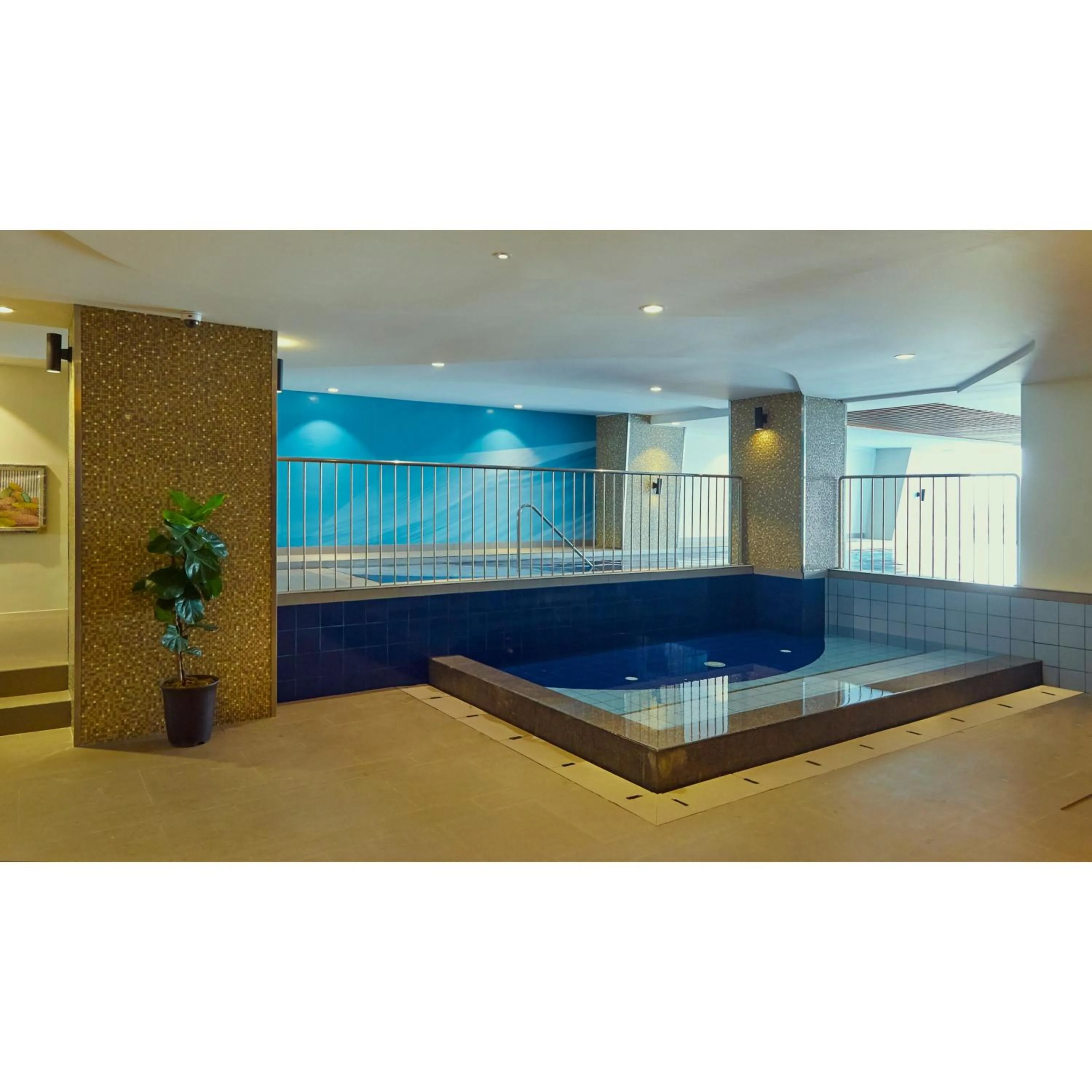 Swimming pool in Summit Hotel Greenhills
