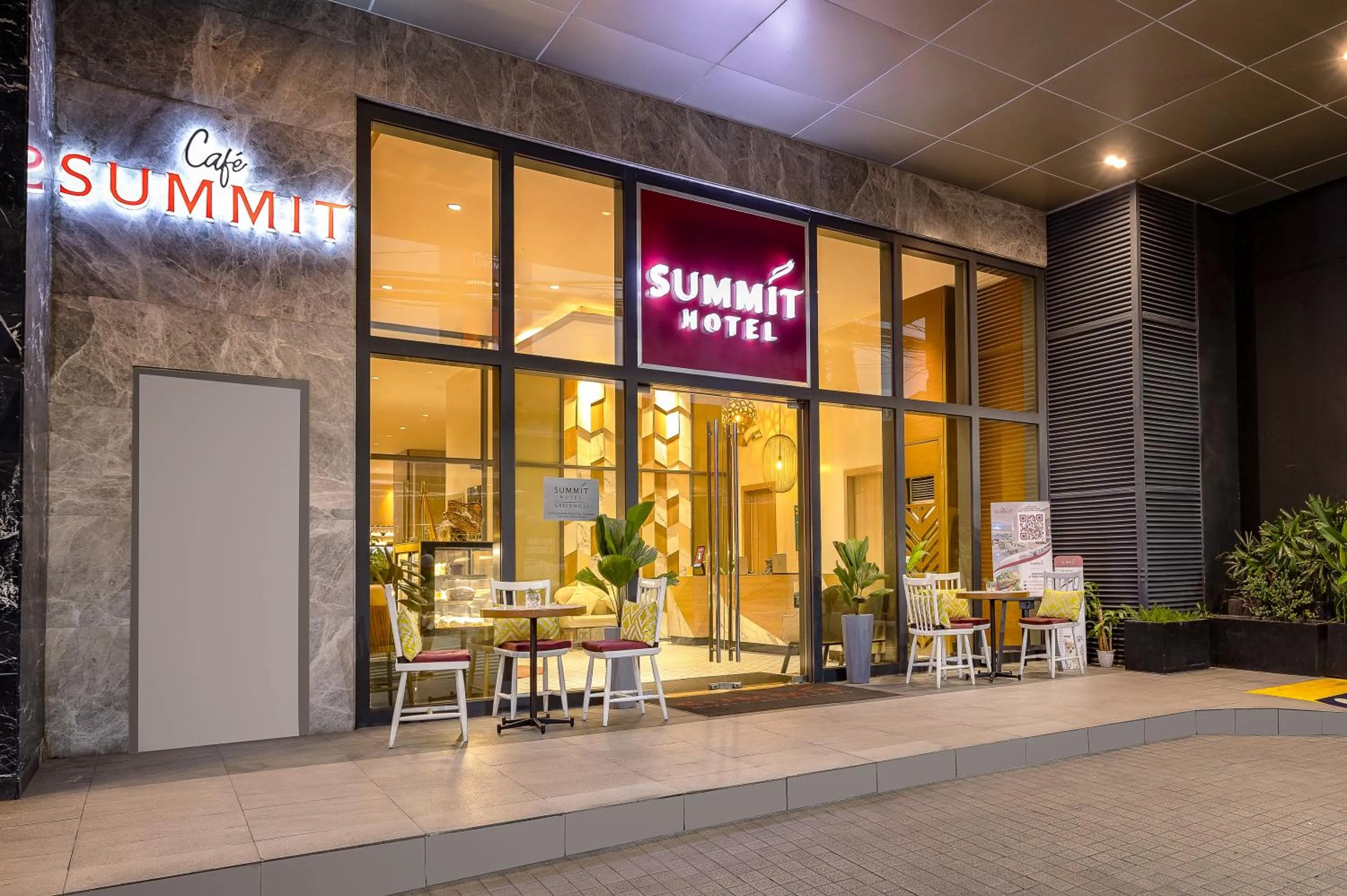 Facade/entrance in Summit Hotel Greenhills