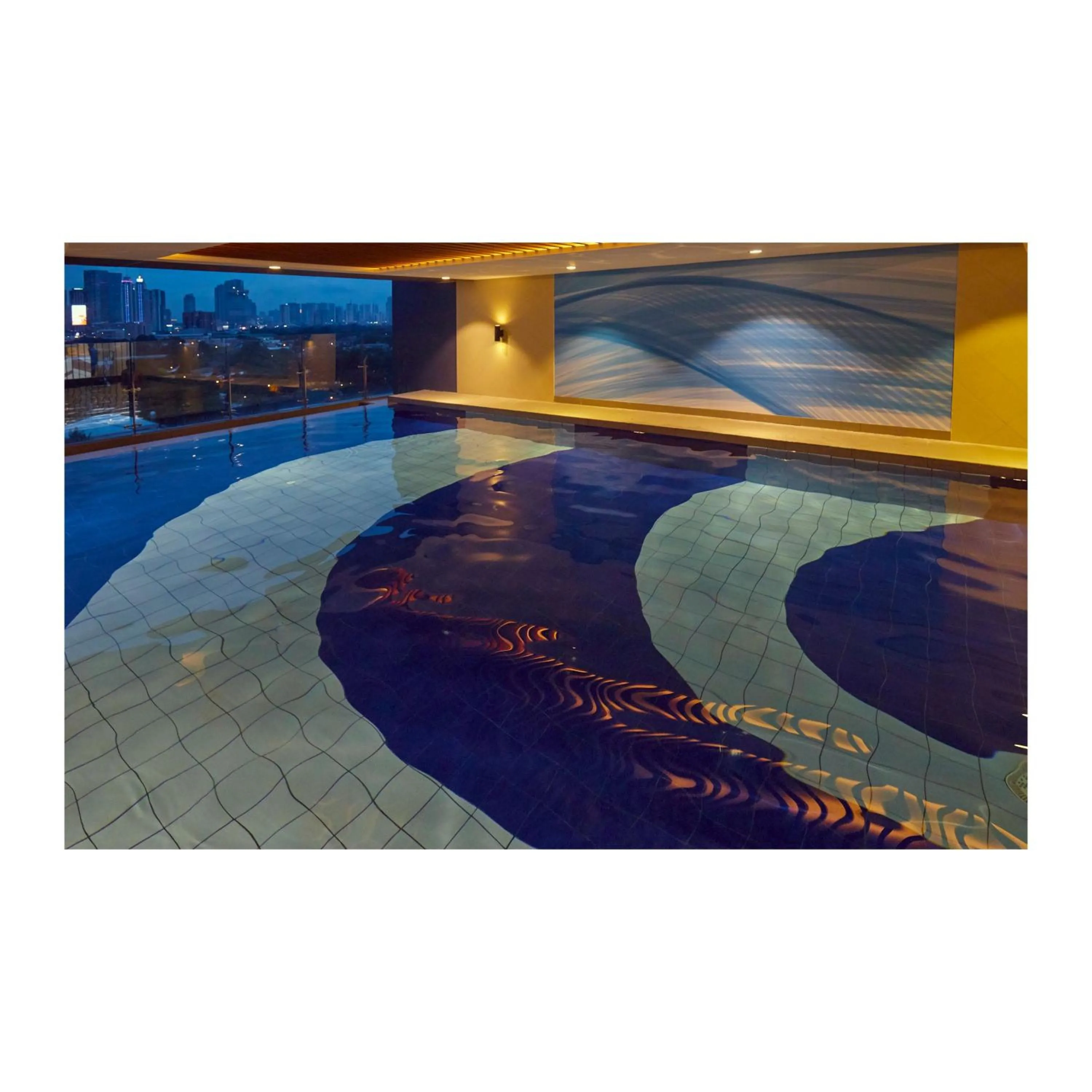 Swimming pool in Summit Hotel Greenhills