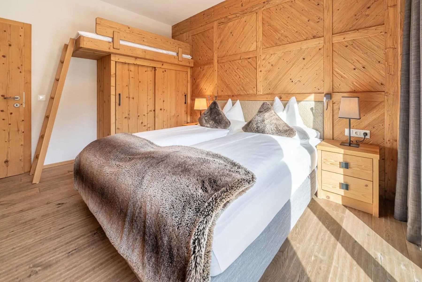 Photo of the whole room, Bed in Gletscherblick- serviced apartments