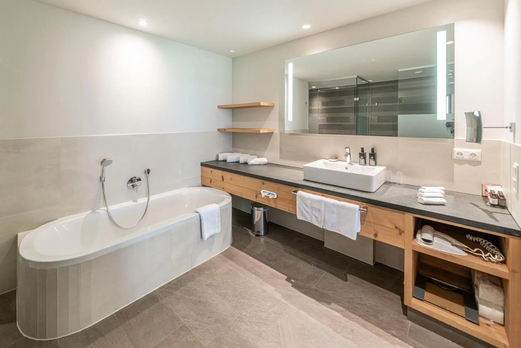 Bathroom in Gletscherblick- serviced apartments