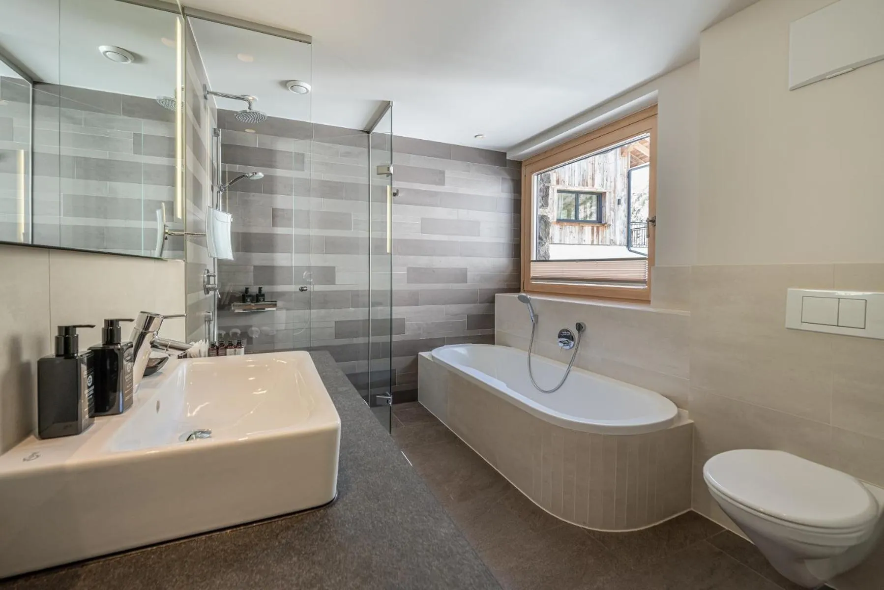 Bathroom in Gletscherblick- serviced apartments