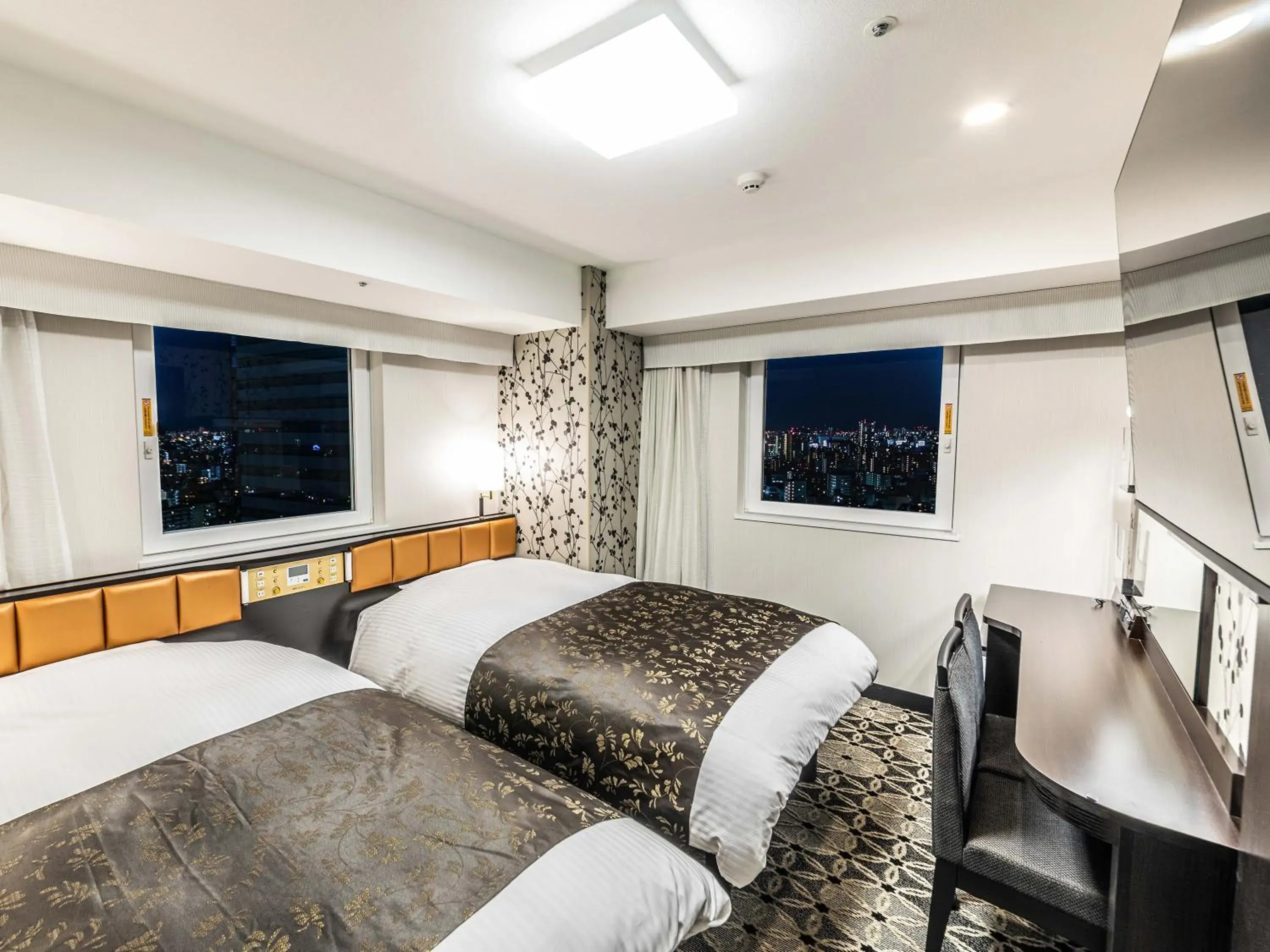 Corner Twin Room-Non-Smoking【High Floor】 in APA Hotel & Resort Ryogoku Ekimae Tower Corner Twin Room-Non-Smoking【High Floor】 in APA Hotel & Resort Ryogoku Ekimae Tower