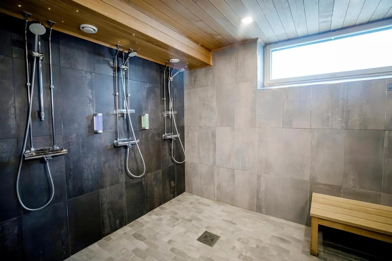 Shower in HOSTEL TOIVOLA