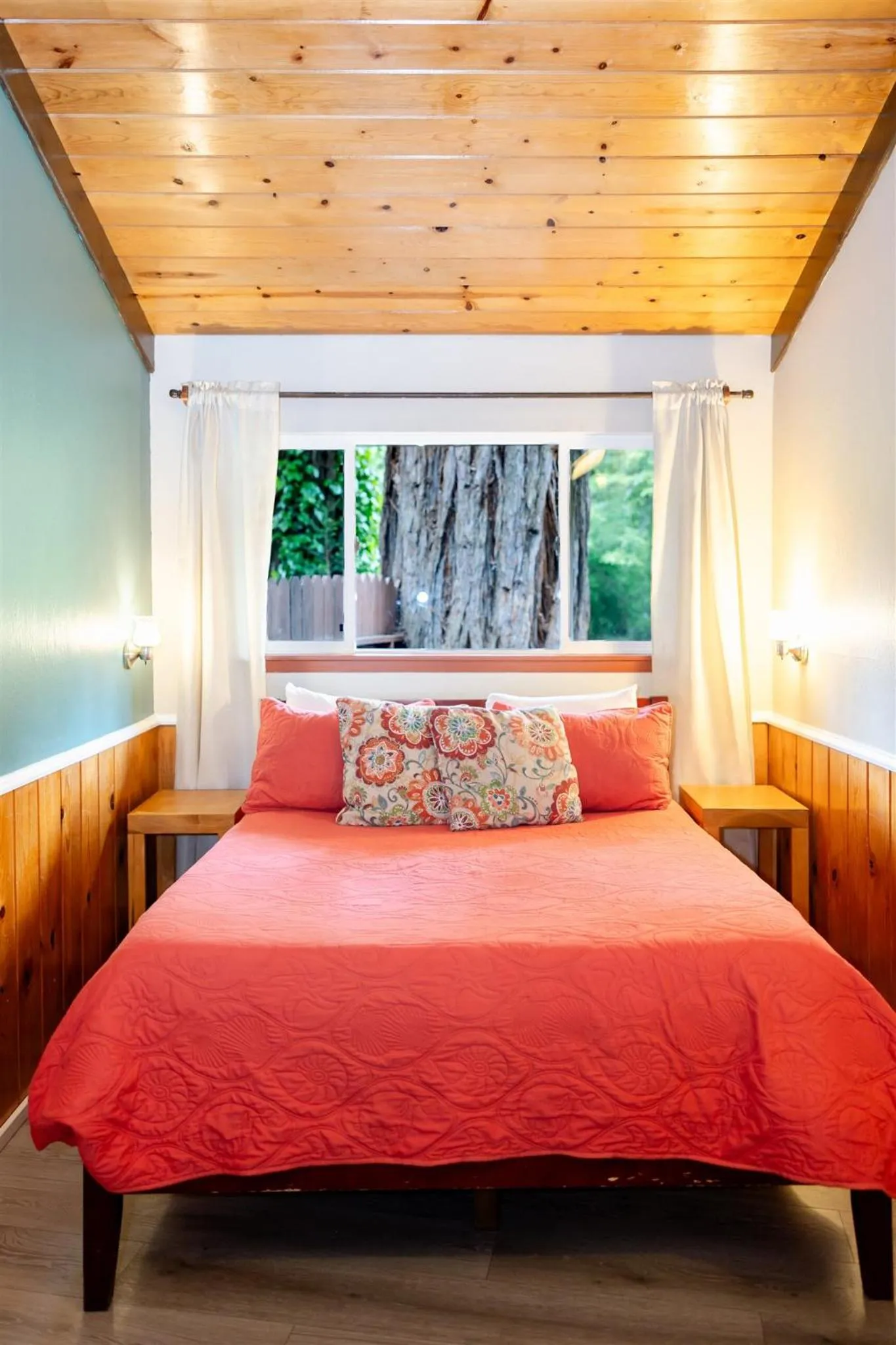 Bed in Fern River Resort