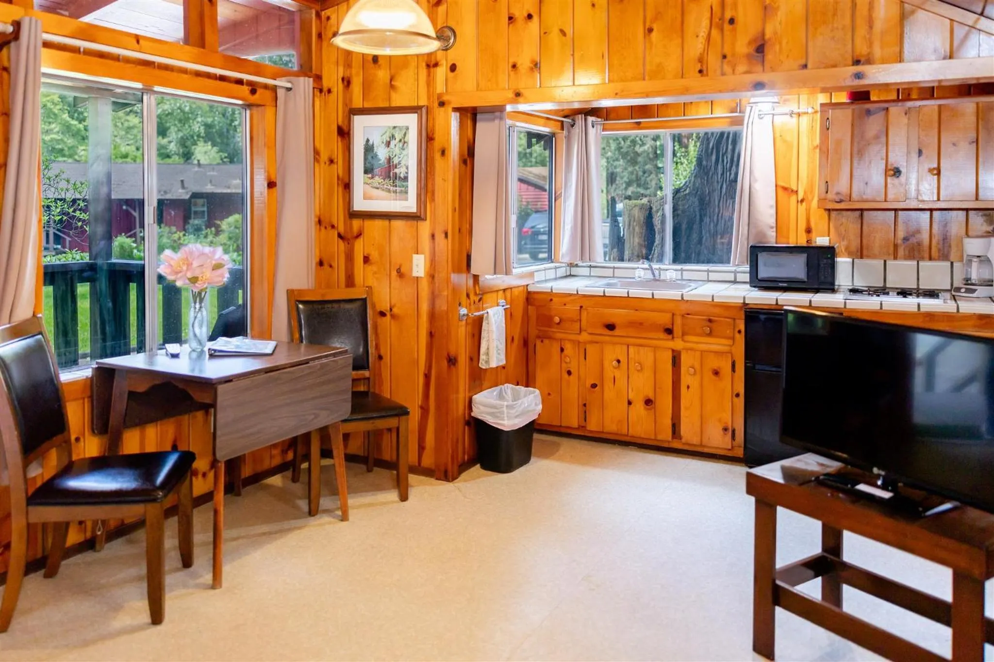 Dining area in Fern River Resort
