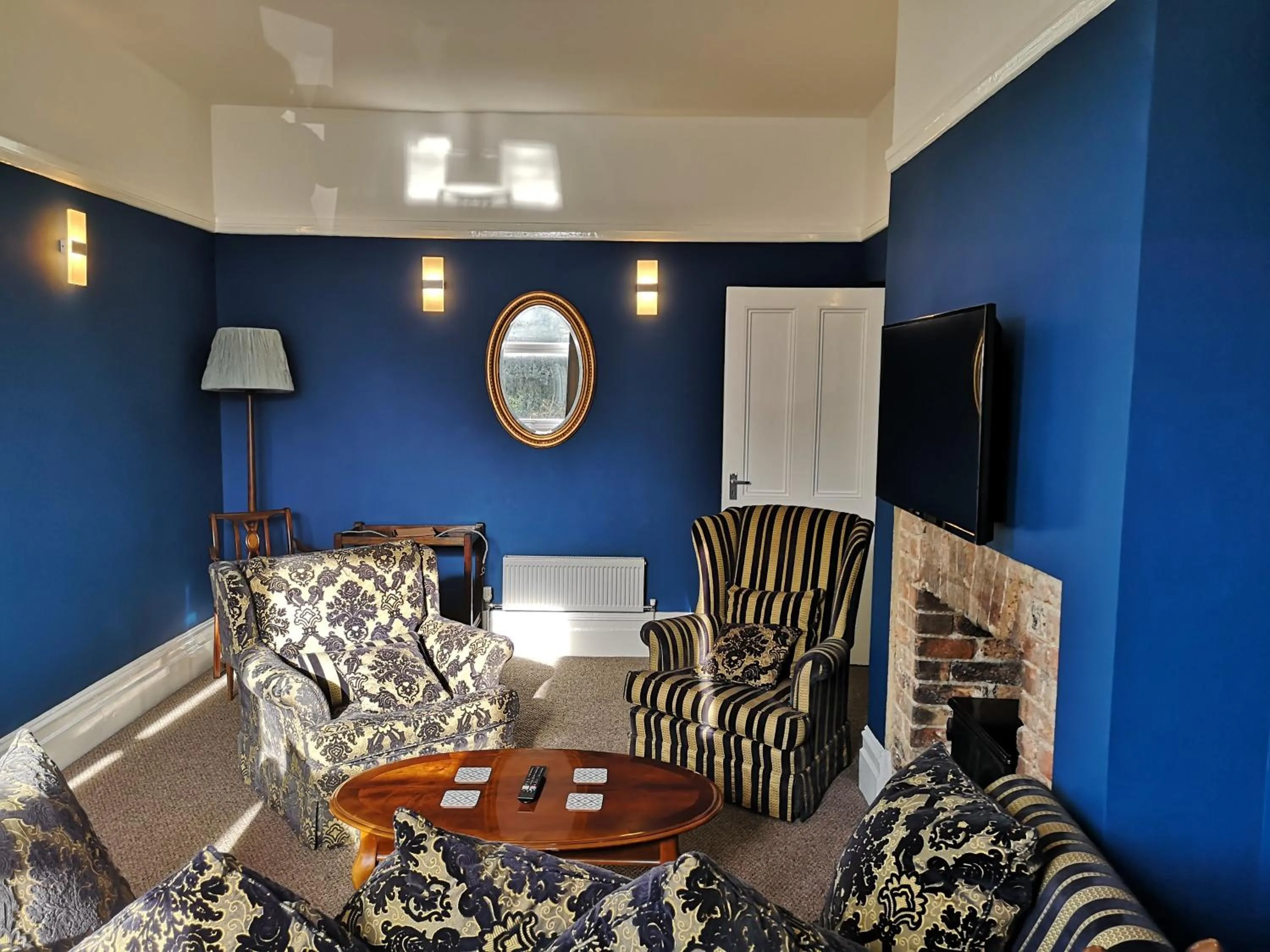 Living room in 2 Bedroom Apartment at Kent Escapes Short Lets & Serviced Accommodation Kent, Bouverie Escape Folkestone with Wifi