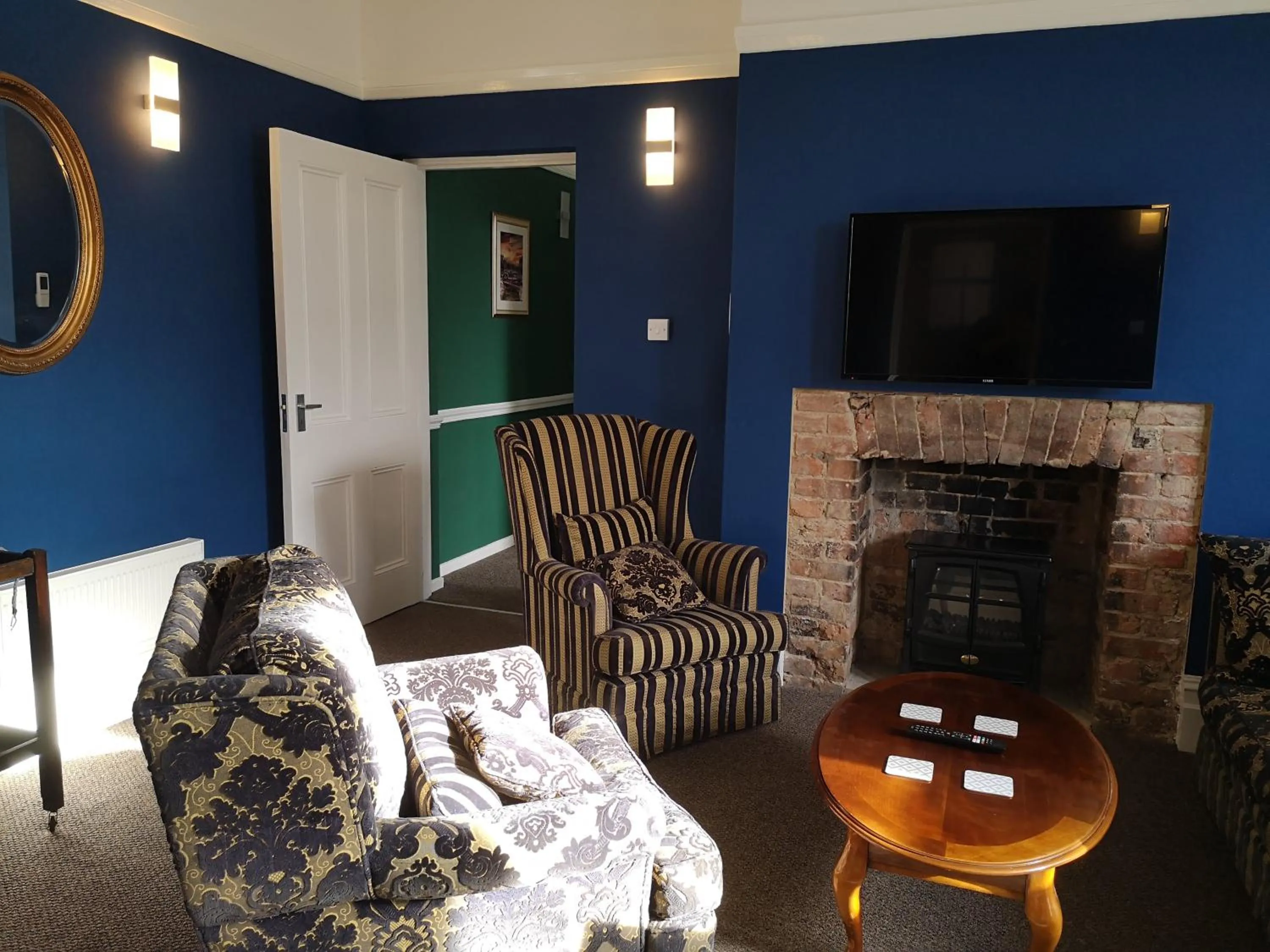 Living room in 2 Bedroom Apartment at Kent Escapes Short Lets & Serviced Accommodation Kent, Bouverie Escape Folkestone with Wifi