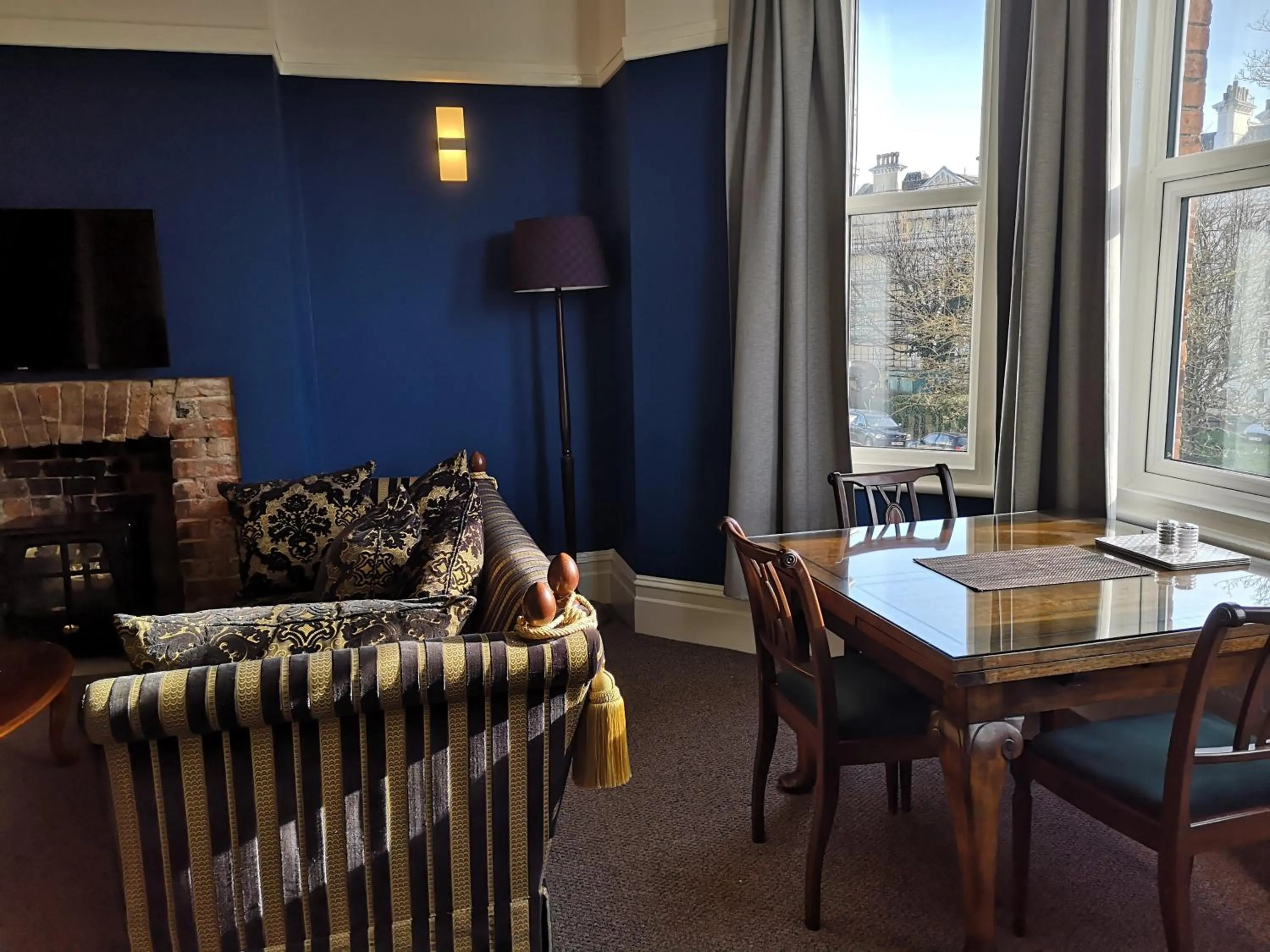 Living room in 2 Bedroom Apartment at Kent Escapes Short Lets & Serviced Accommodation Kent, Bouverie Escape Folkestone with Wifi