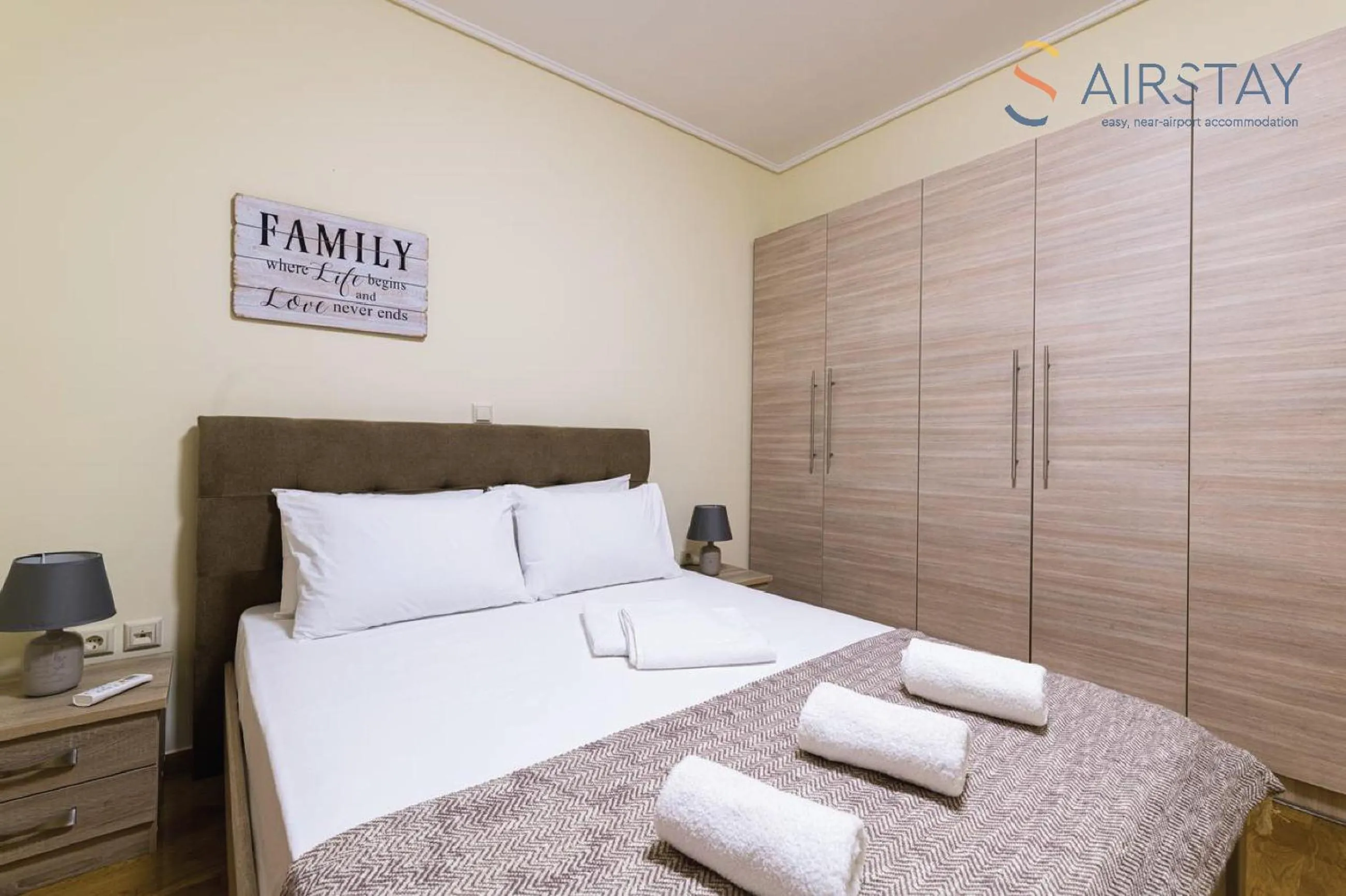 Bed in Thresh Apartments Airport by Airstay