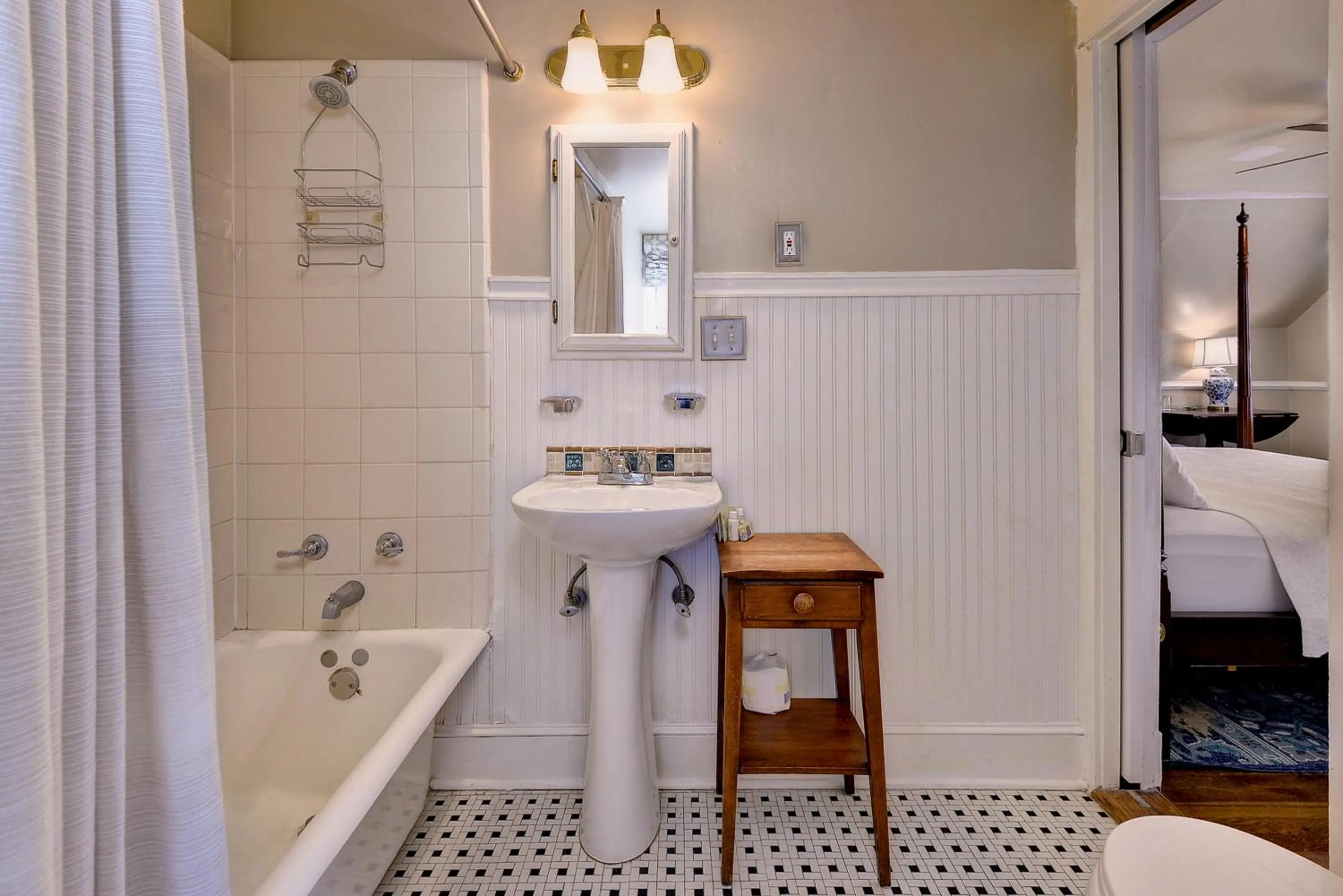 Bed in Cedars of Williamsburg Bed & Breakfast