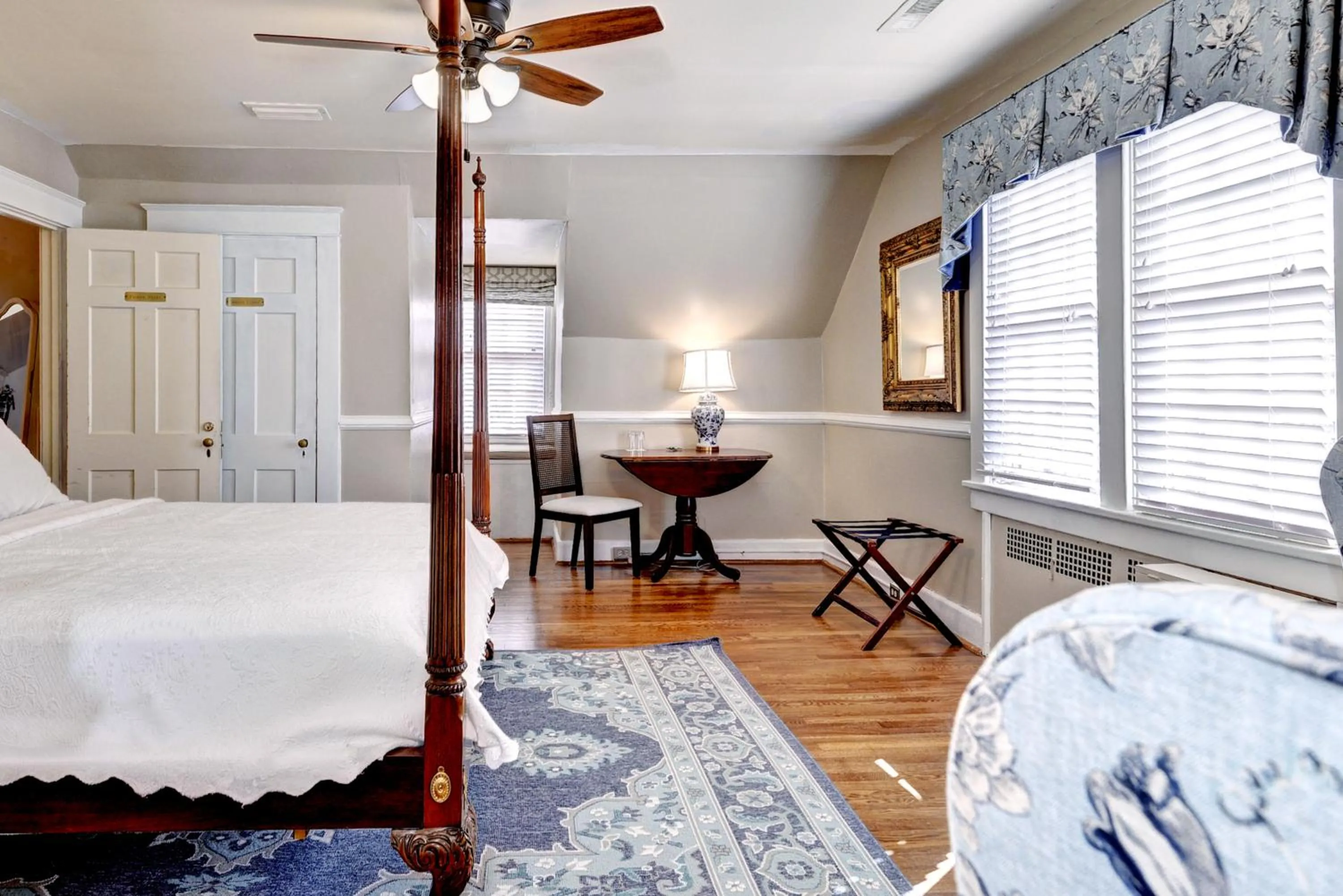 Bed in Cedars of Williamsburg Bed & Breakfast