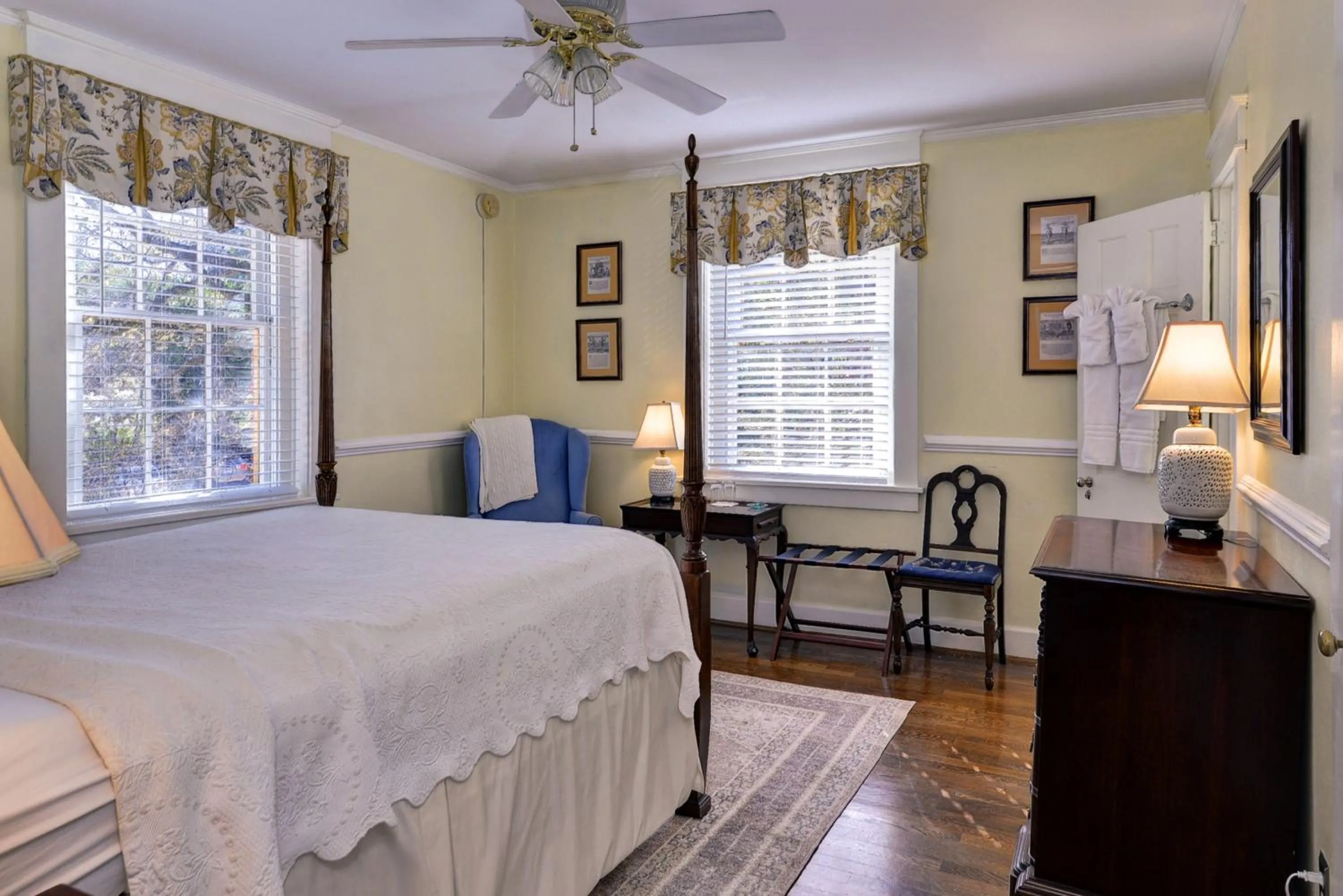 Bed in Cedars of Williamsburg Bed & Breakfast