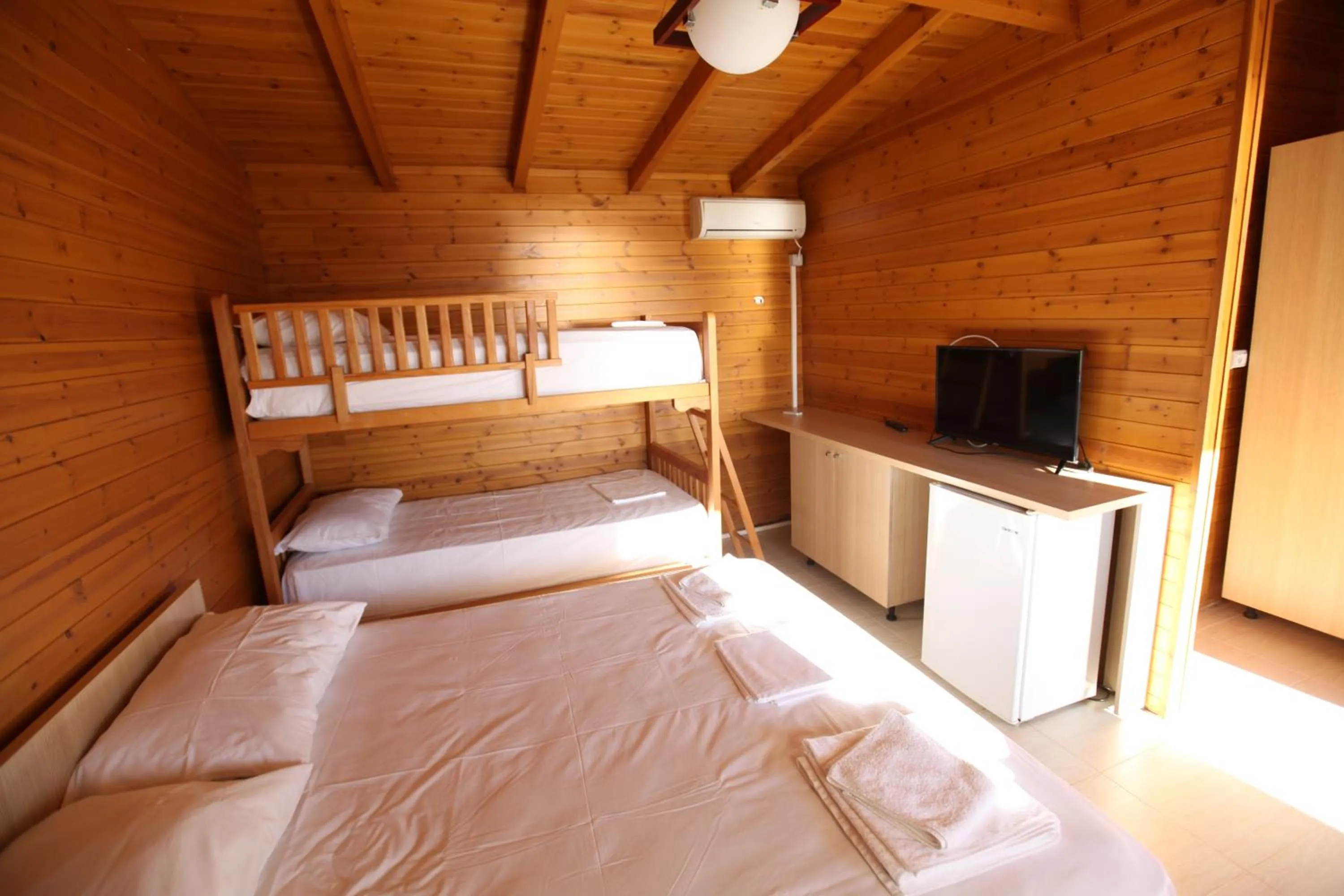 Bedroom, Bed in Bunec Beach Resort