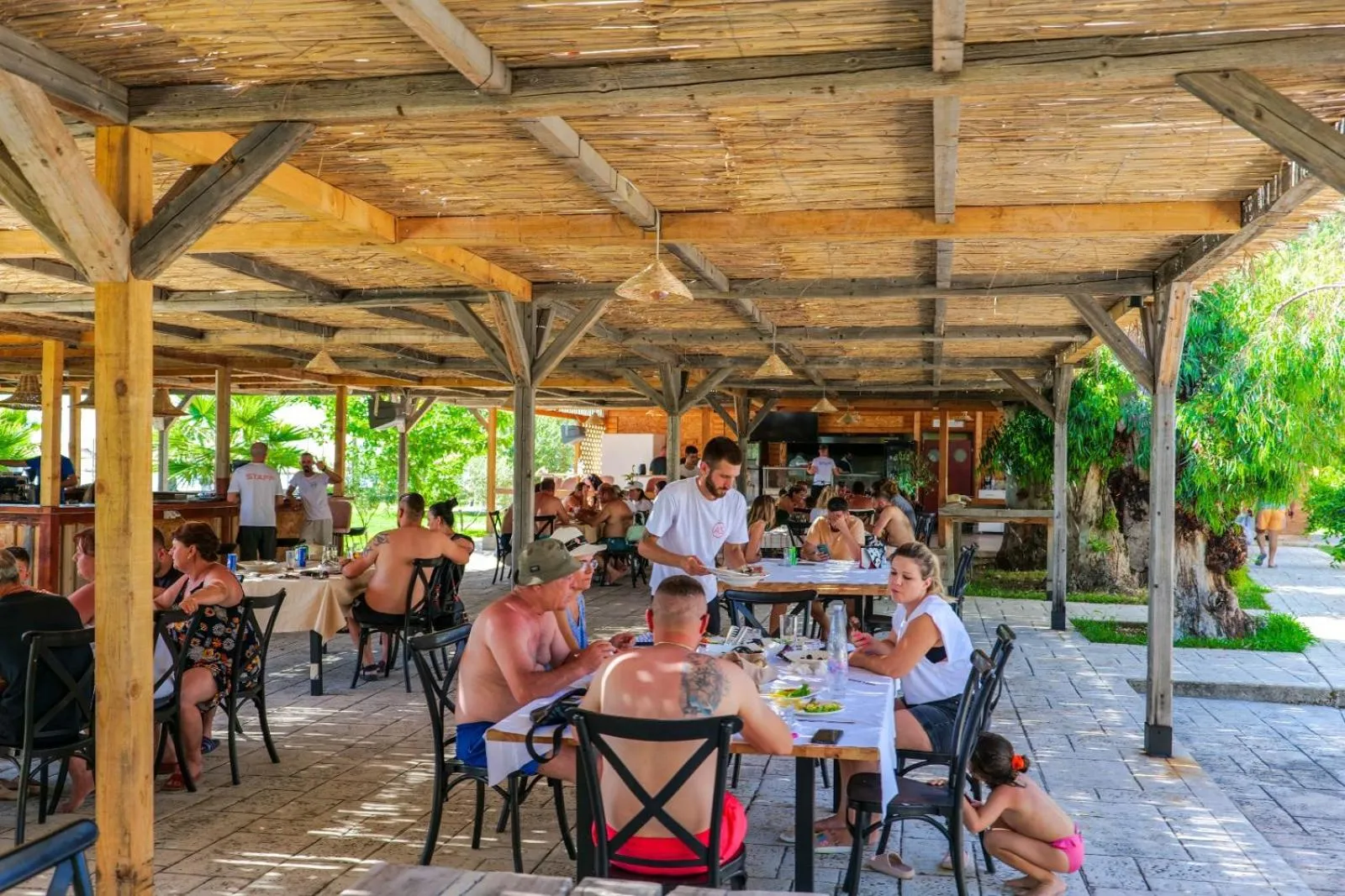 Restaurant/places to eat in Bunec Beach Resort