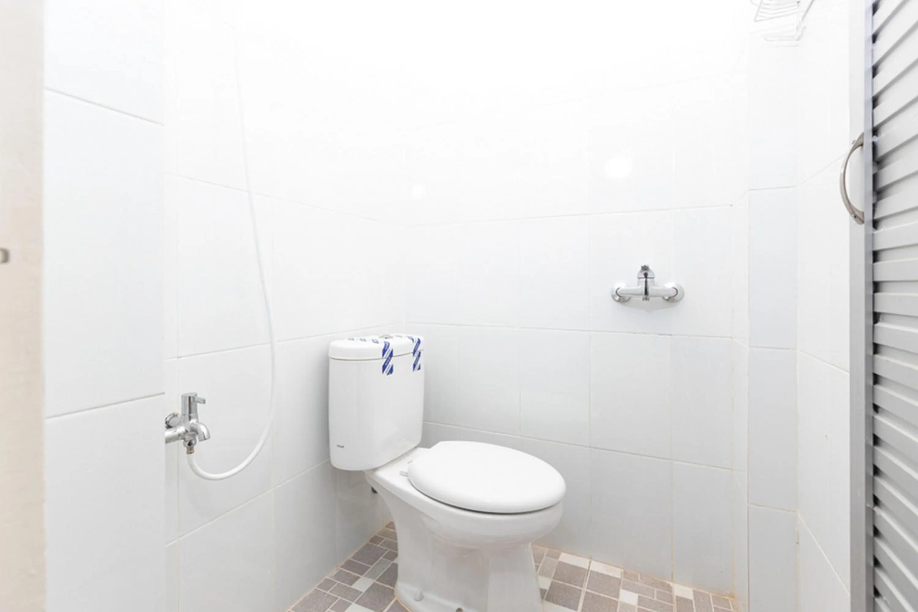 Bathroom in RedDoorz @ Losari Area 2