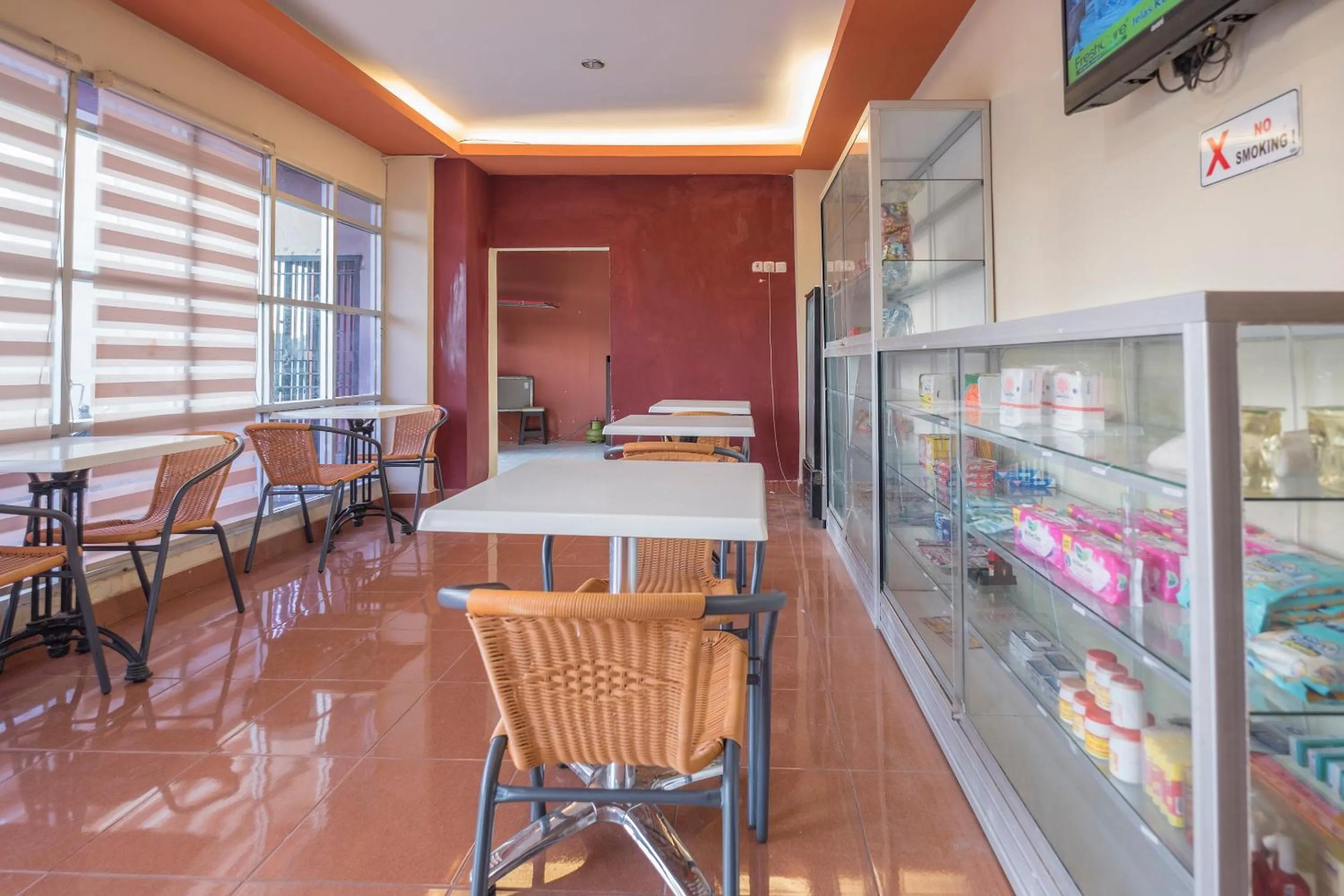 Facade/entrance in RedDoorz @ Losari Area 2