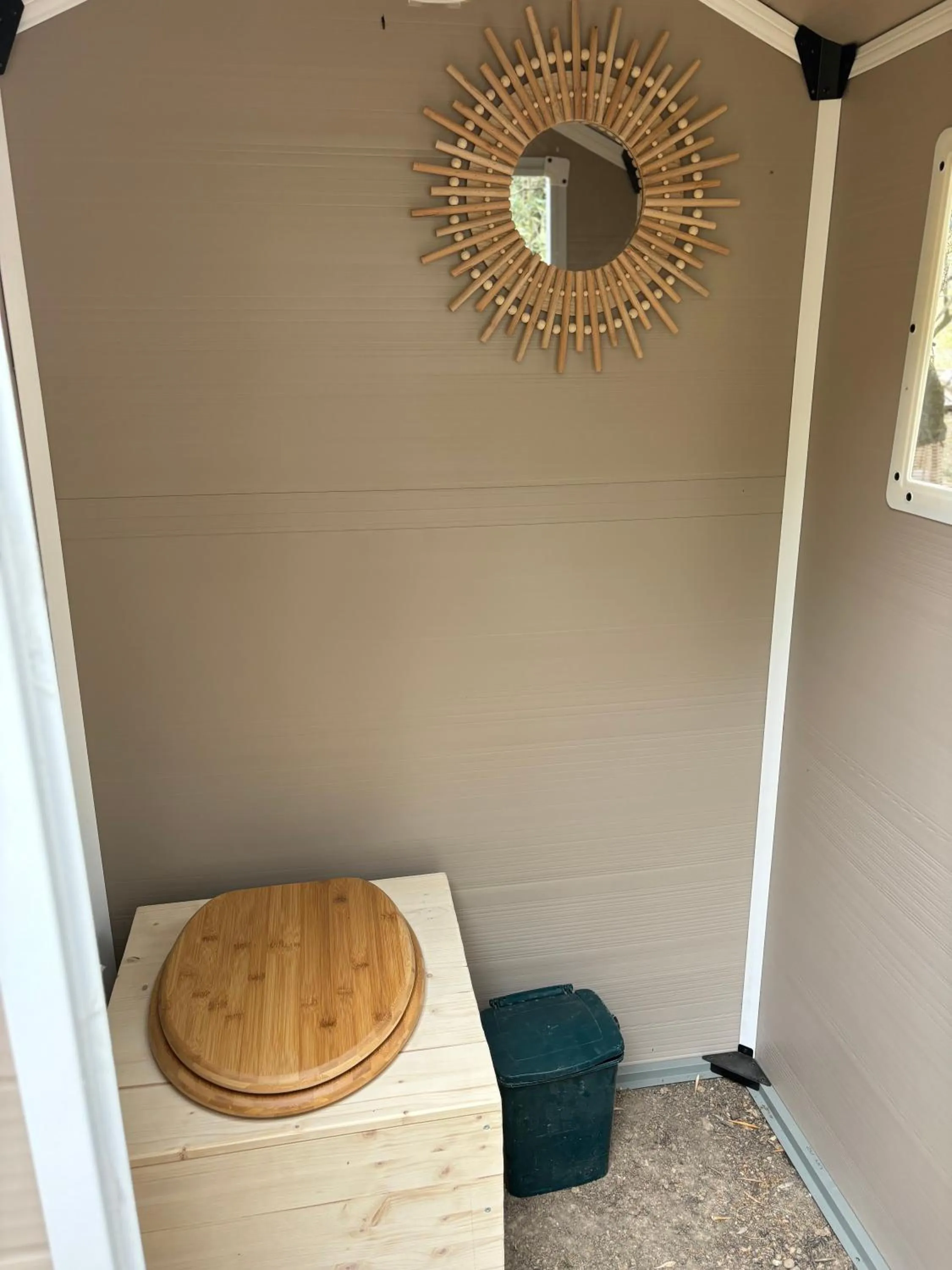 Locations insolites "vie en plein air" cabane et tipi Bastide Bellugue maison d'hôtes reseau Bienvenue à la ferme à 3 mn de lourmarin