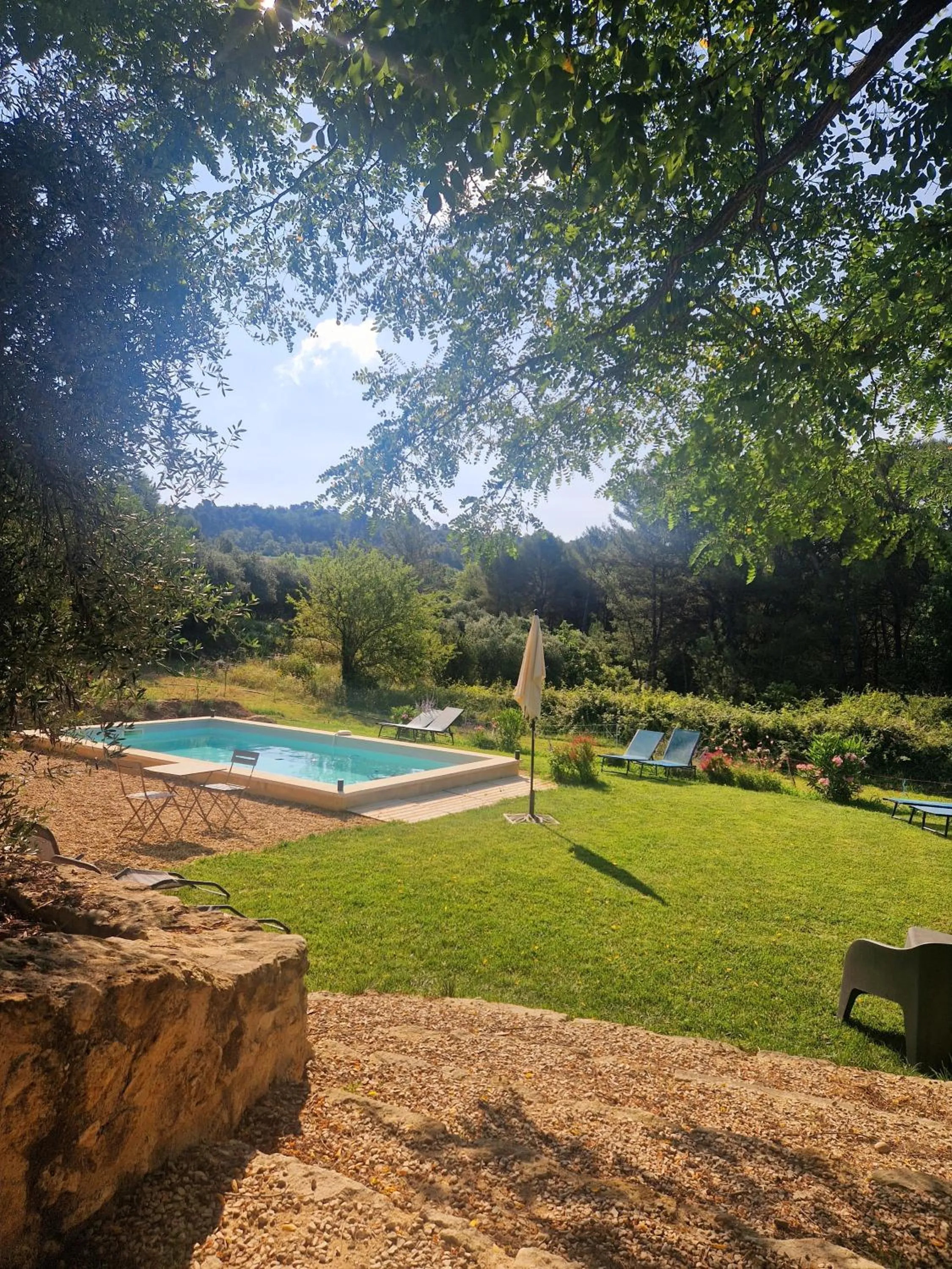 Locations insolites "vie en plein air" cabane et tipi Bastide Bellugue maison d'hôtes reseau Bienvenue à la ferme à 3 mn de lourmarin